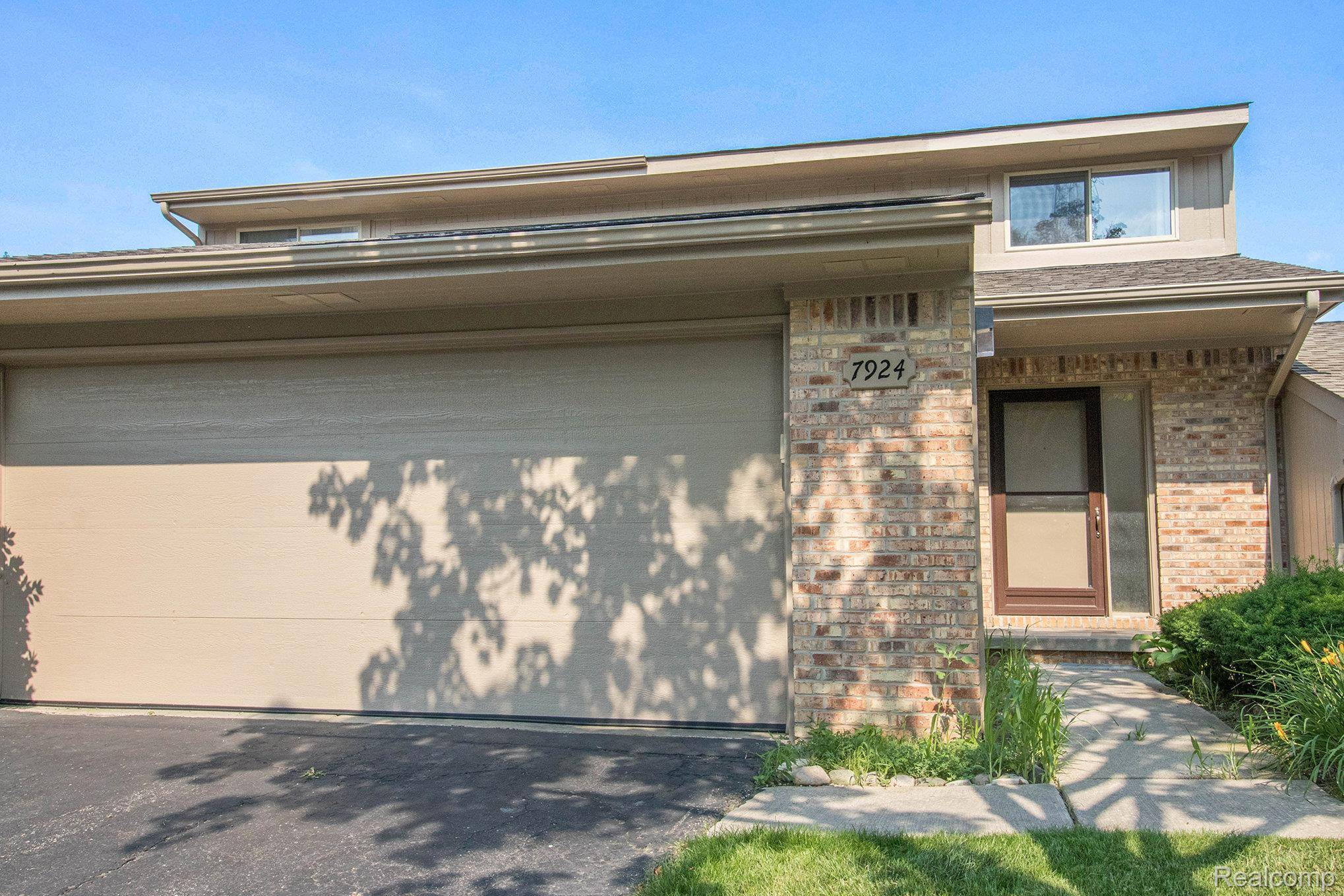 Waterford, MI 48329,7924 Meadow DR