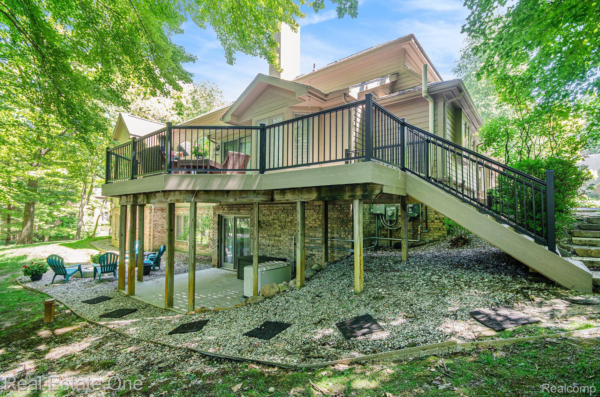 Clarkston, MI 48348,9832 Kingston RDG