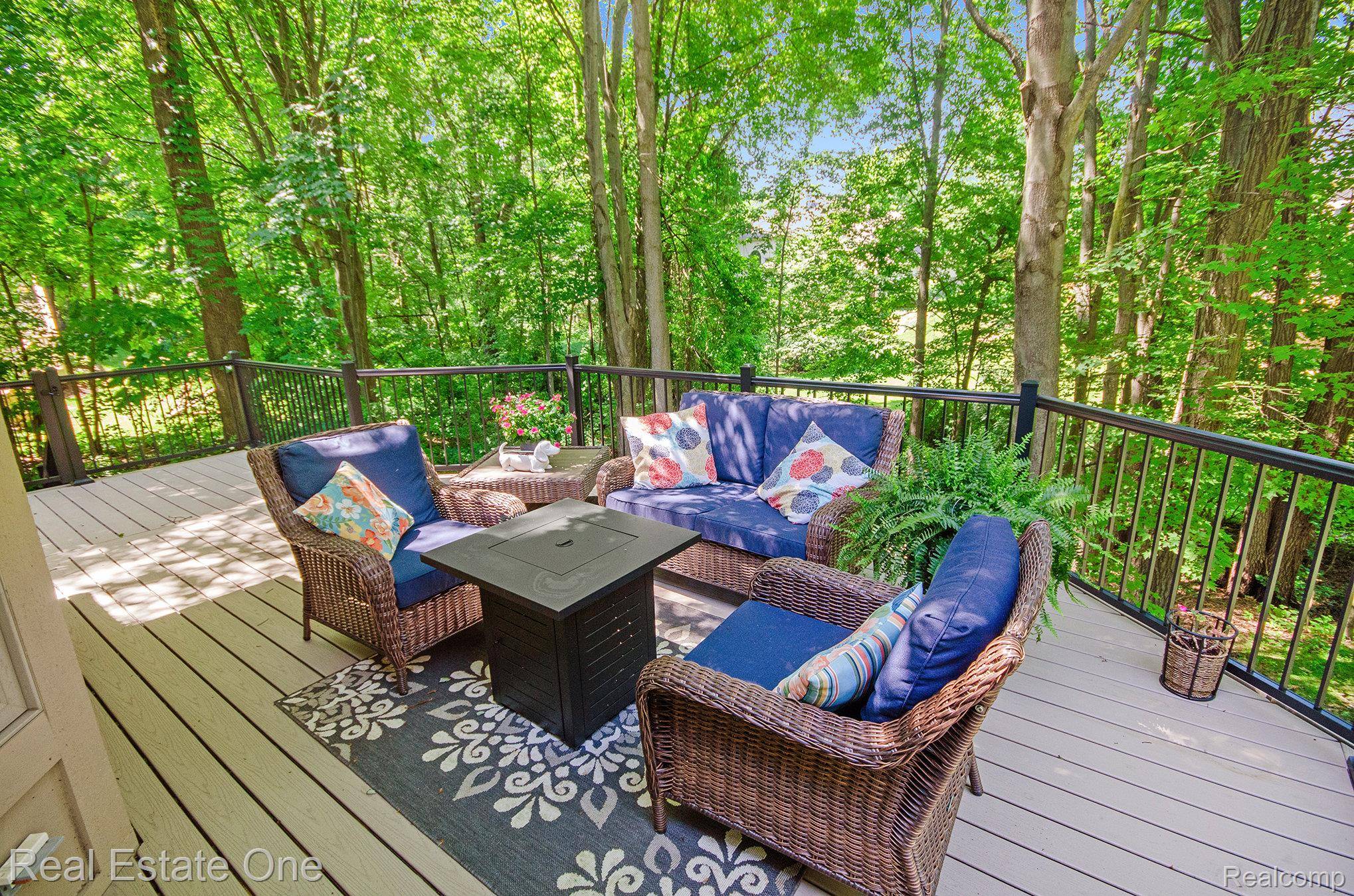 Clarkston, MI 48348,9832 Kingston RDG