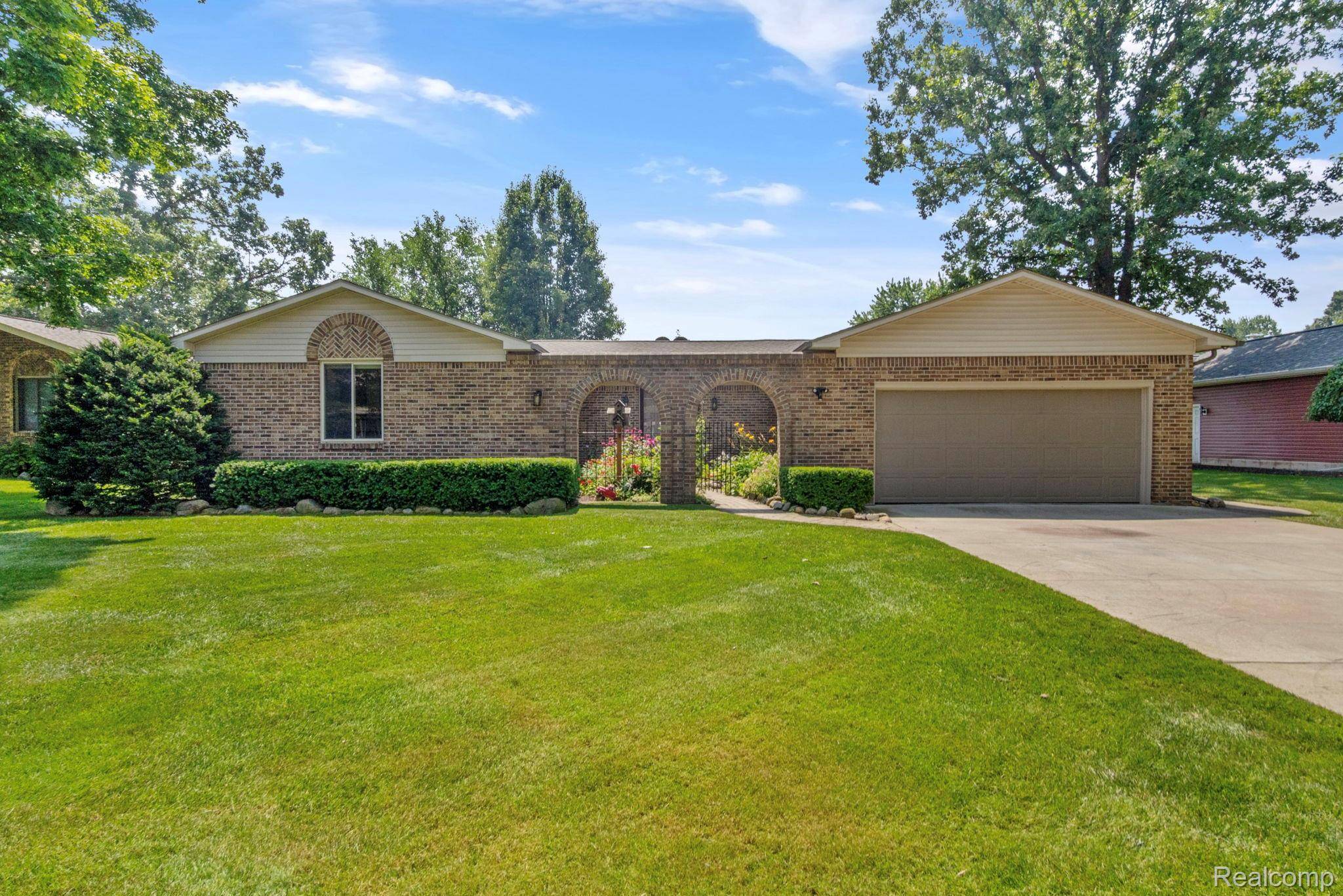 Davison, MI 48423,8400 Oak Shade CT