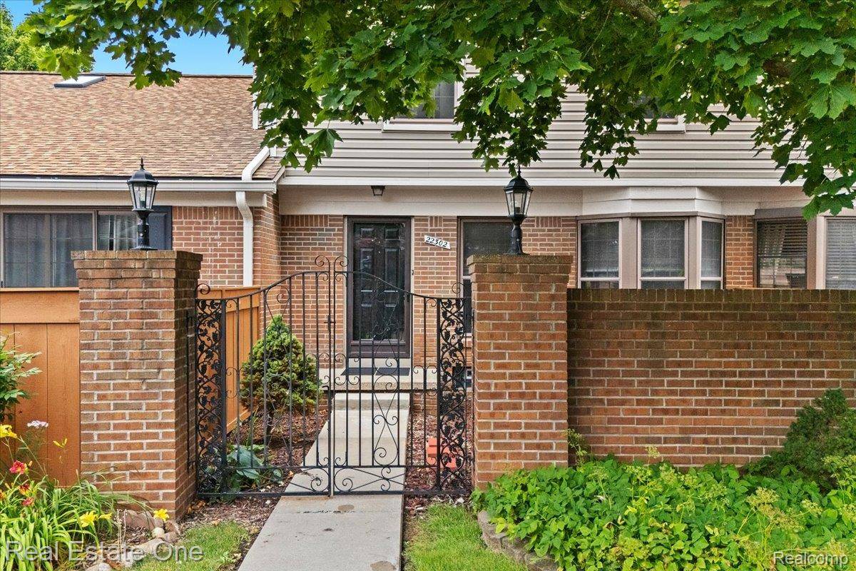 Novi, MI 48375,22302 Pondview