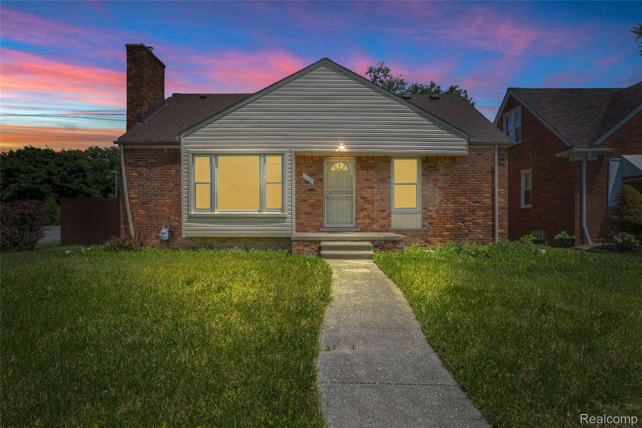 Detroit, MI 48219,17700 Edinborough RD