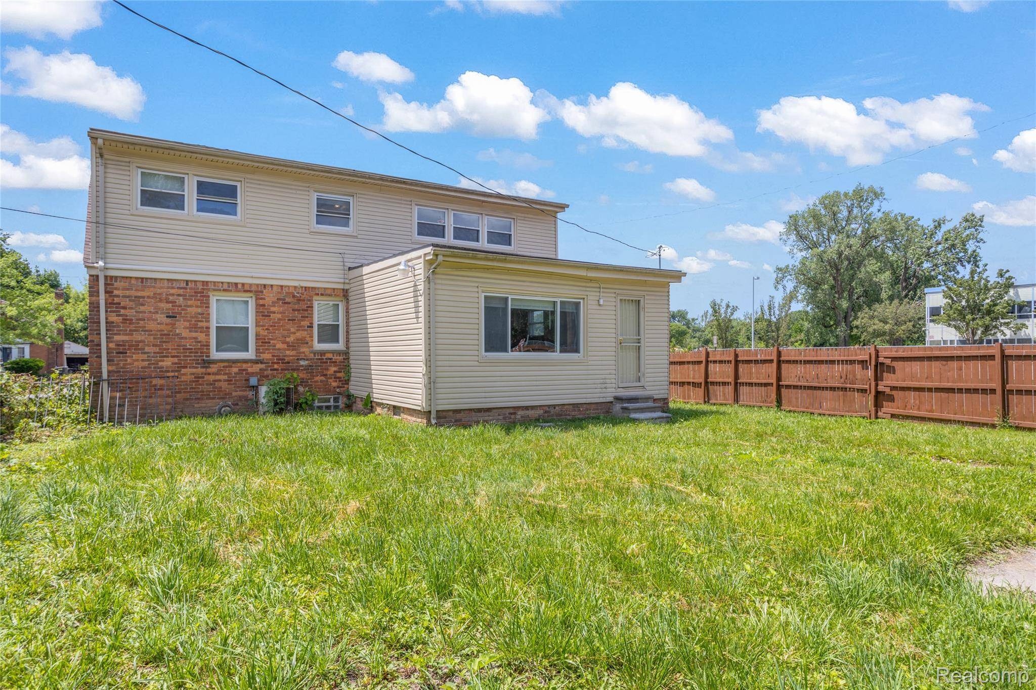 Detroit, MI 48219,17700 Edinborough RD