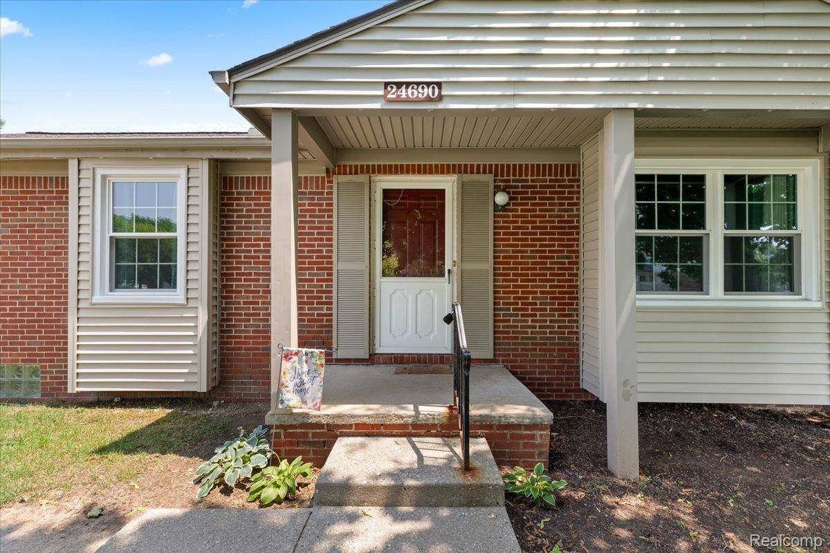 Novi, MI 48375,24690 Bashian DR