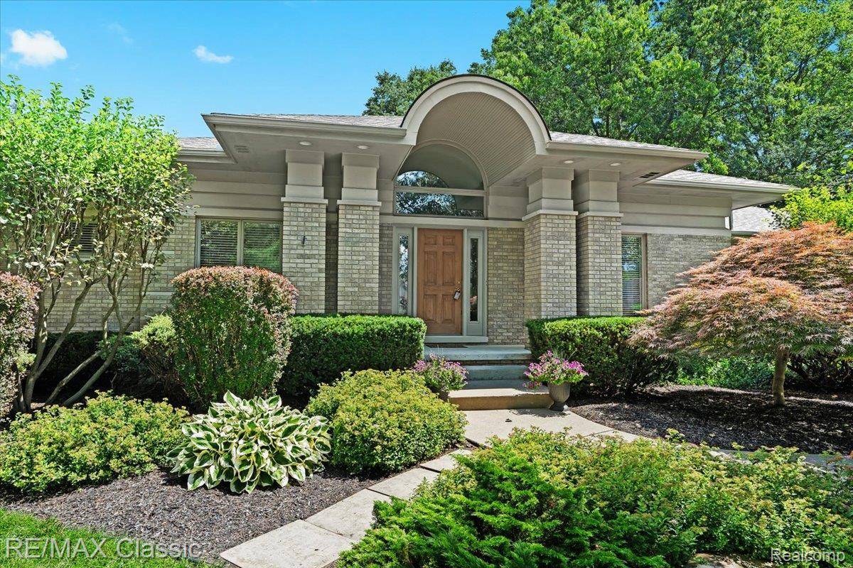 Commerce Twp, MI 48382,4160 Rolling Pines CT