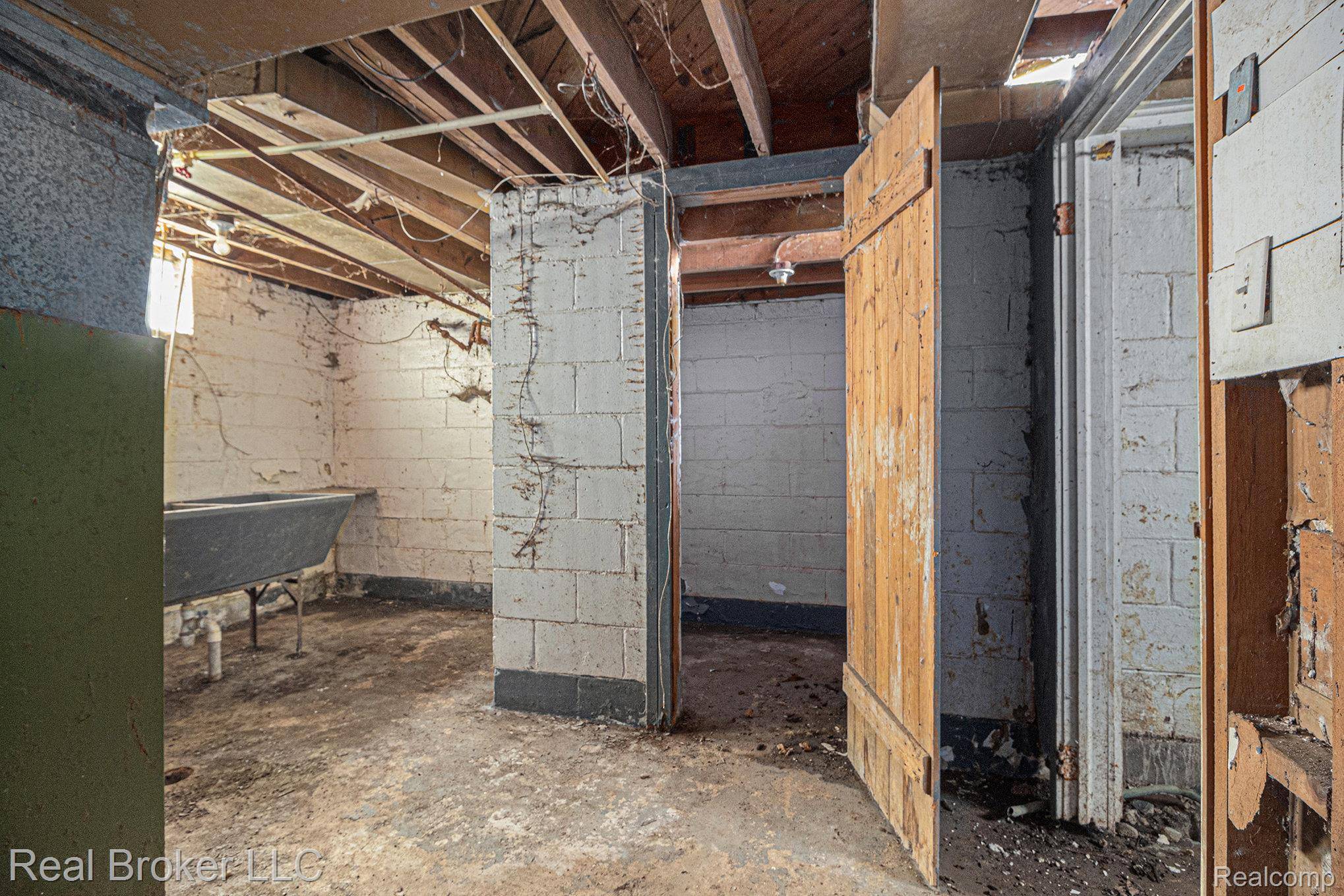 Detroit, MI 48219,17550 Vaughan ST