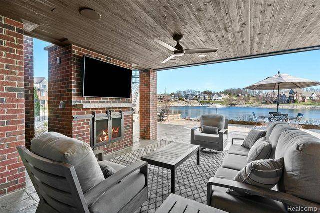 South Lyon, MI 48178,8353 PIER POINT CT