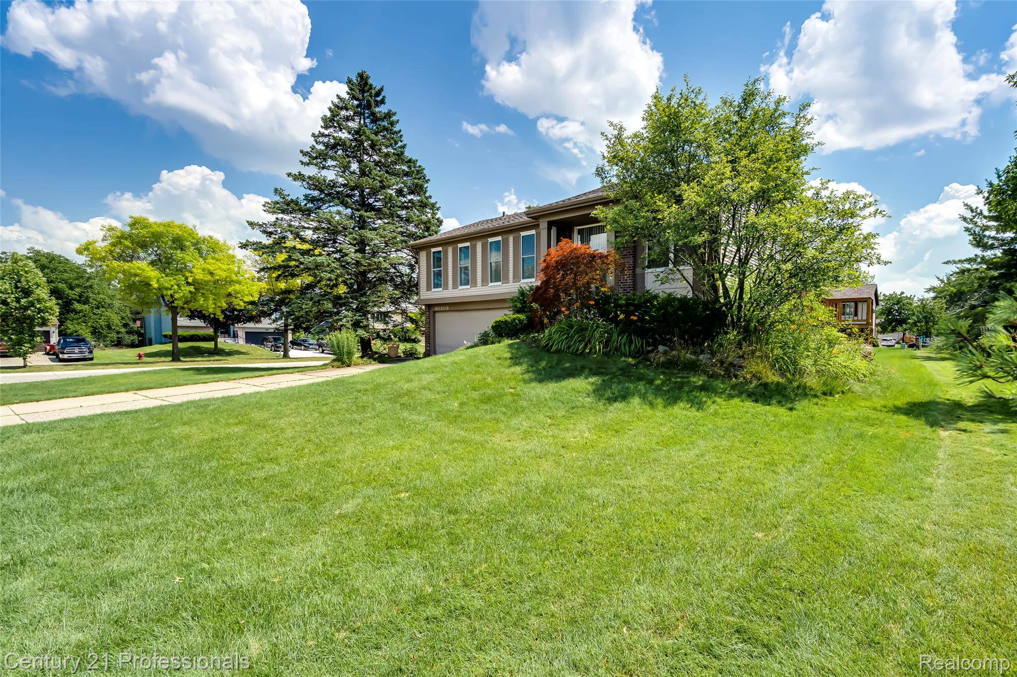 Novi, MI 48375,40309 Franklin Mill ST