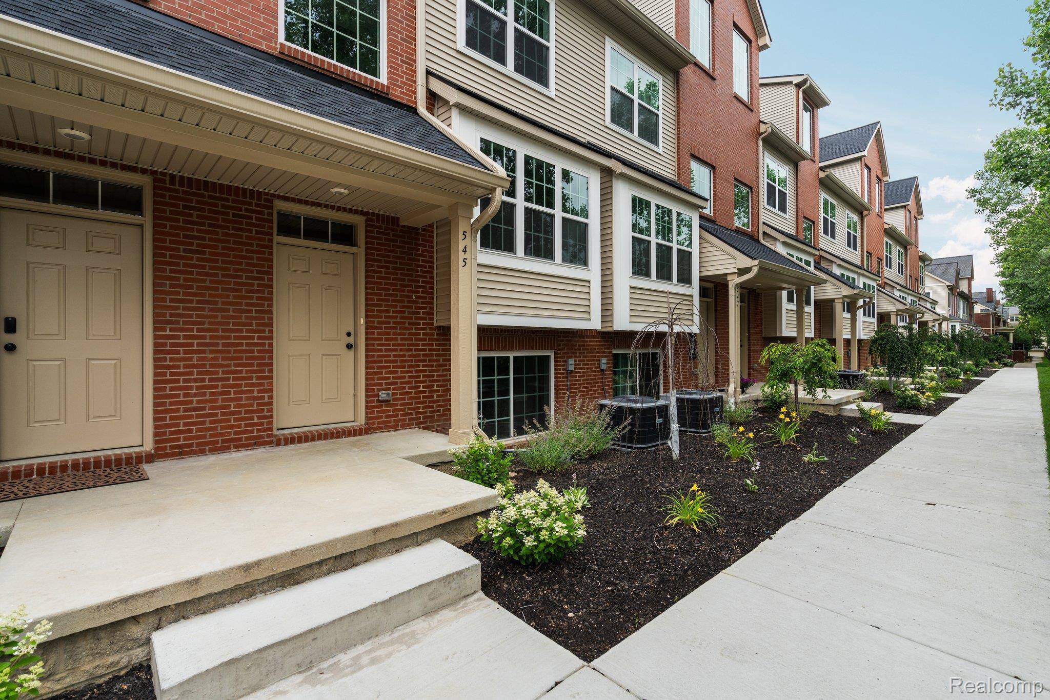 Milford, MI 48381,502 Village LN