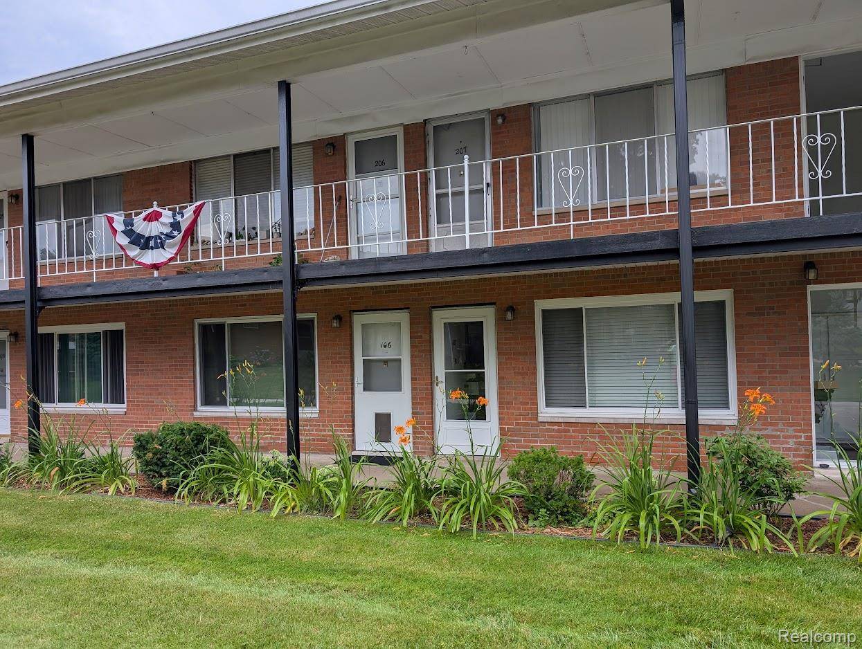 Royal Oak, MI 48073,2119 Clawson AVE #106