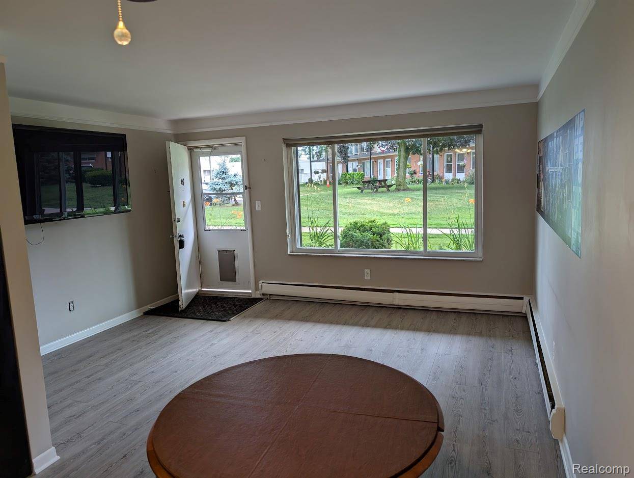 Royal Oak, MI 48073,2119 Clawson AVE #106