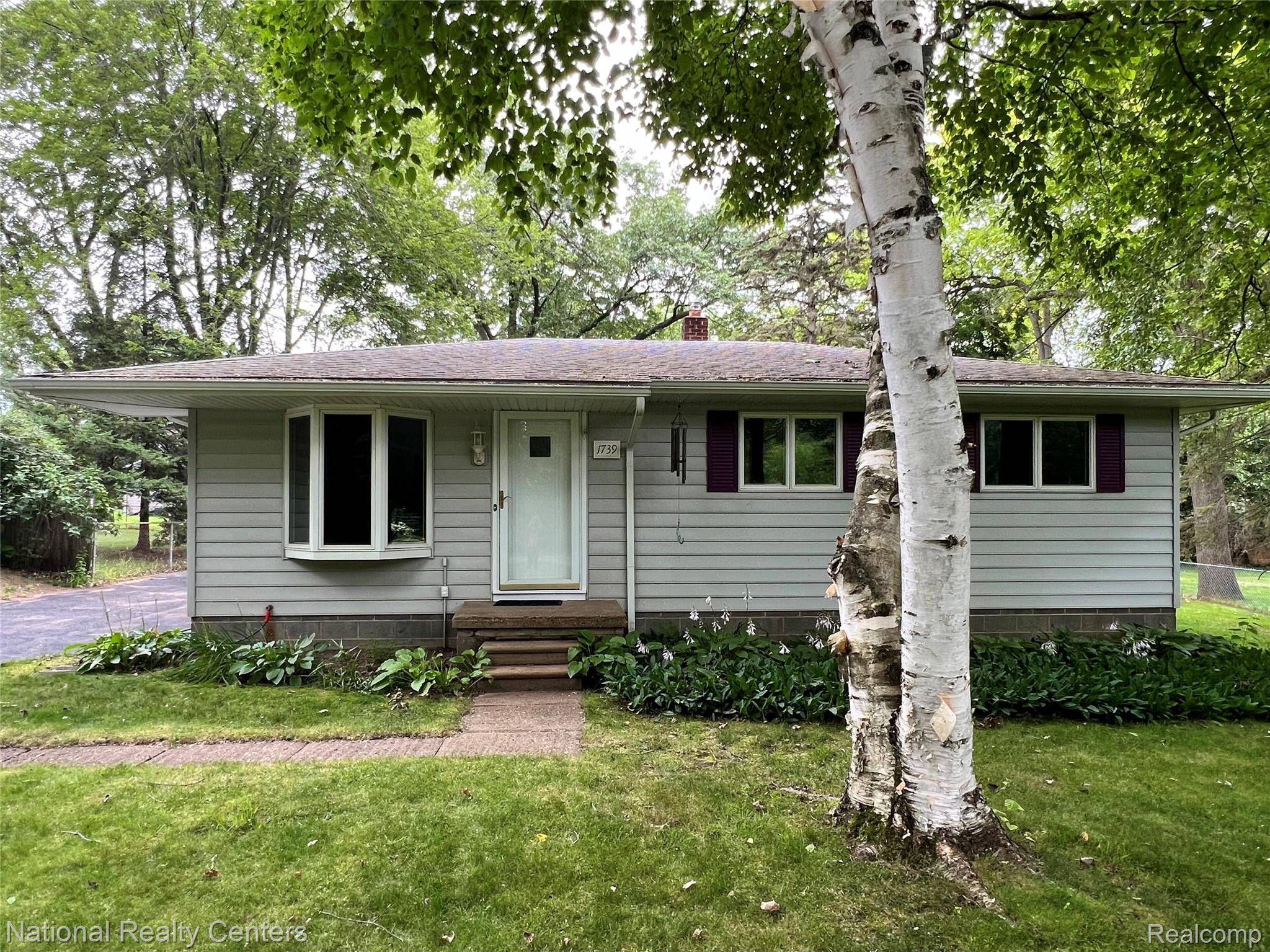 West Bloomfield, MI 48324,1739 Weymouth ST