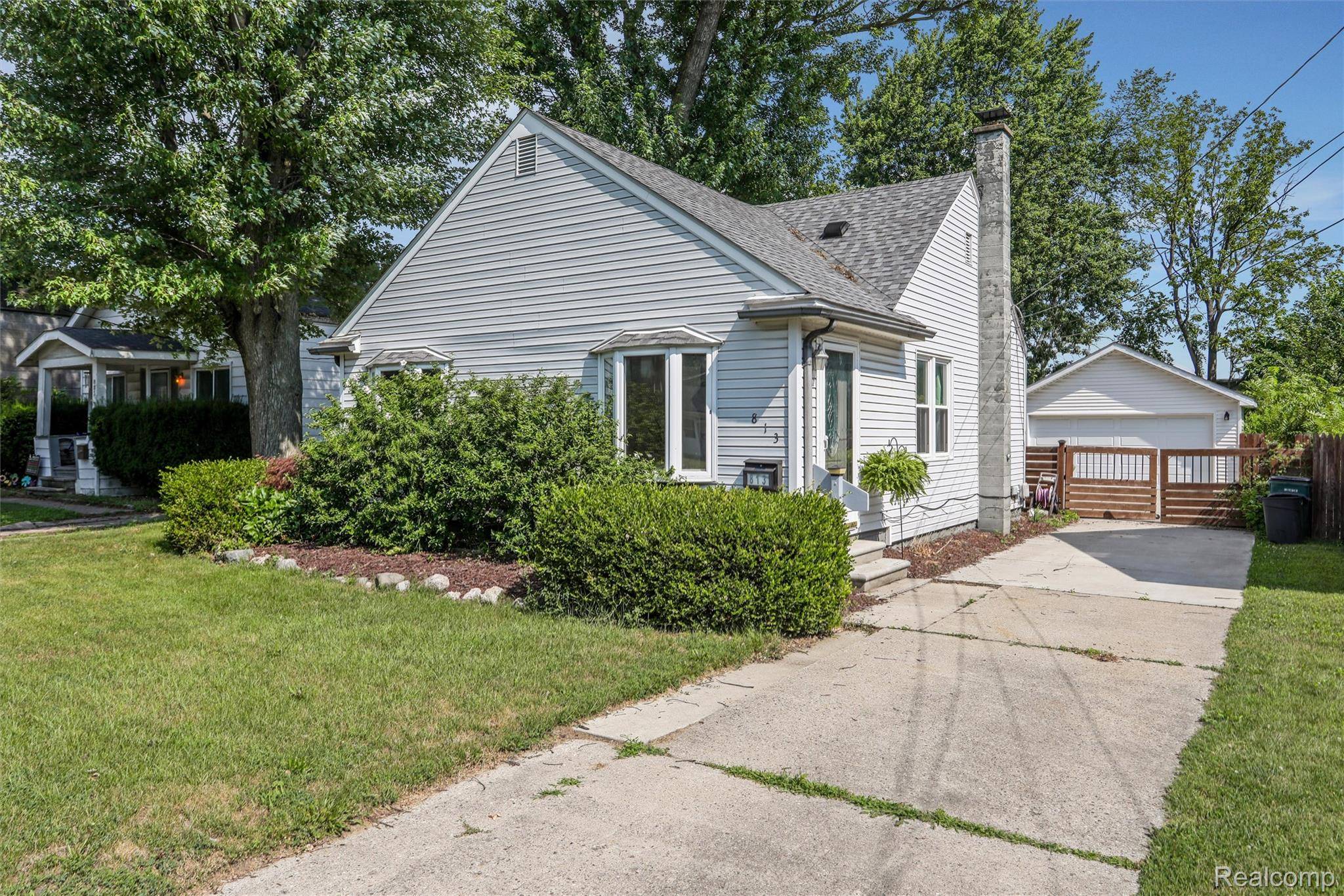 Clawson, MI 48017,813 Goodale AVE