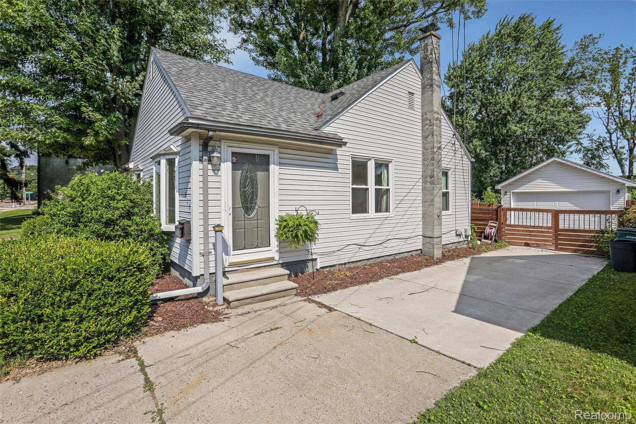 Clawson, MI 48017,813 Goodale AVE