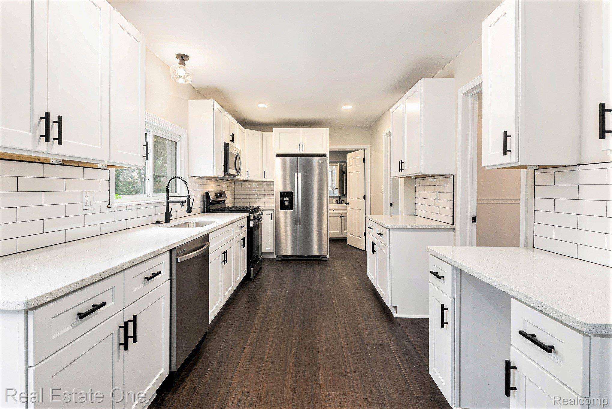 Farmington Hills, MI 48336,21801 Colgate ST