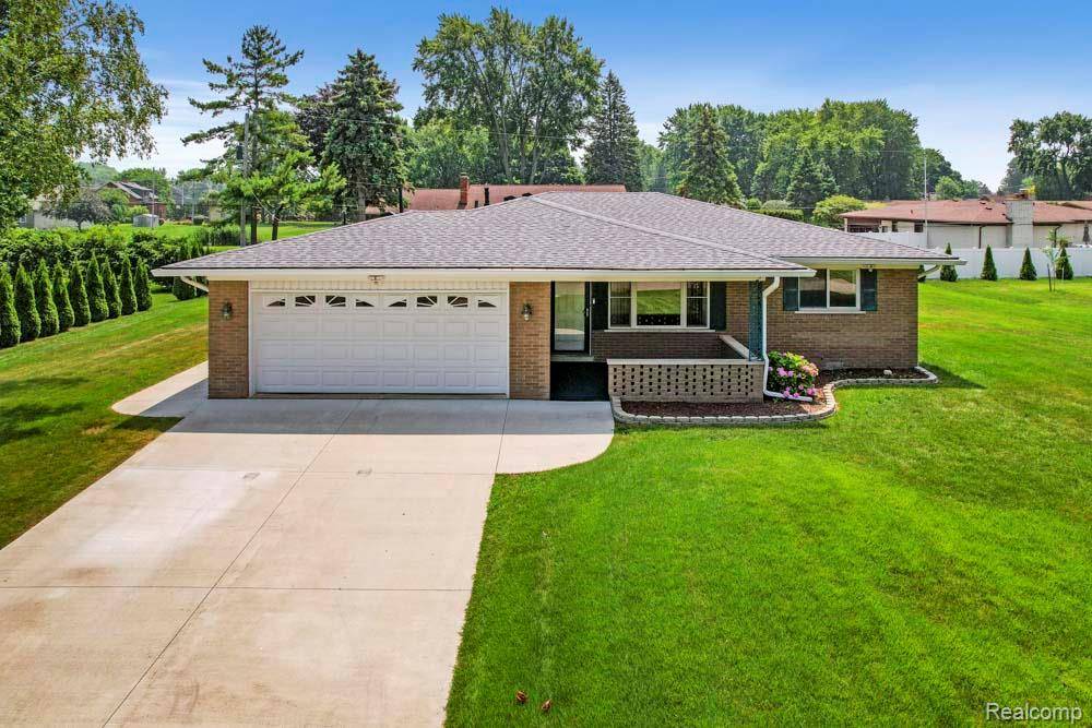 Macomb, MI 48044,18400 Dennis CT