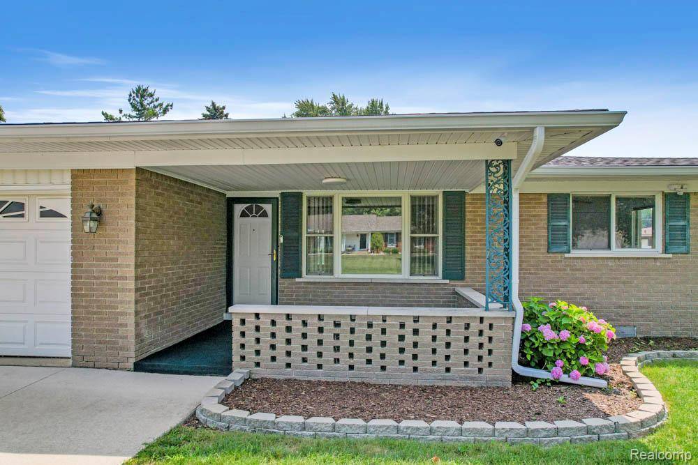 Macomb, MI 48044,18400 Dennis CT