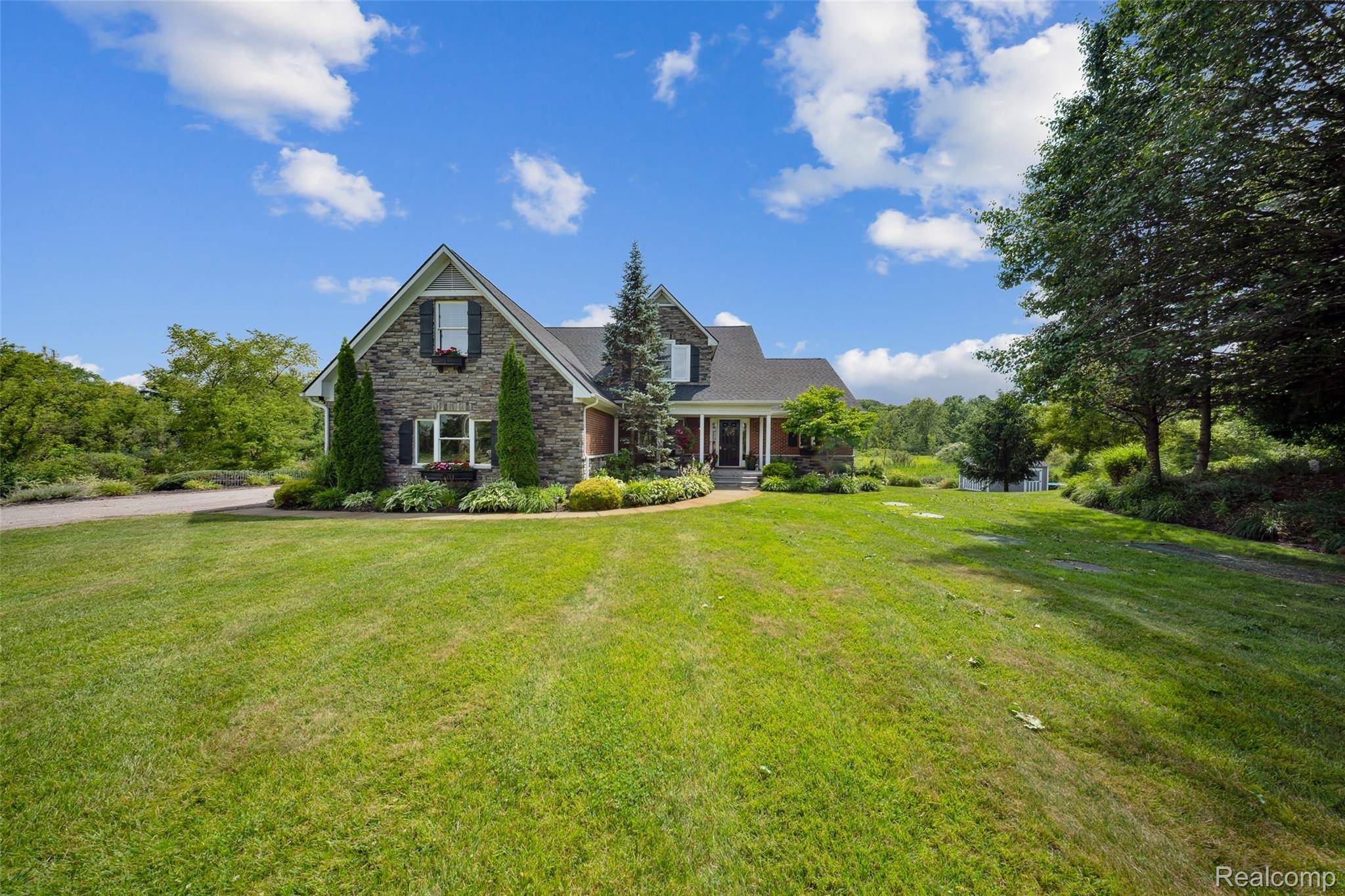 Howell, MI 48843,945 Gray Fox CT