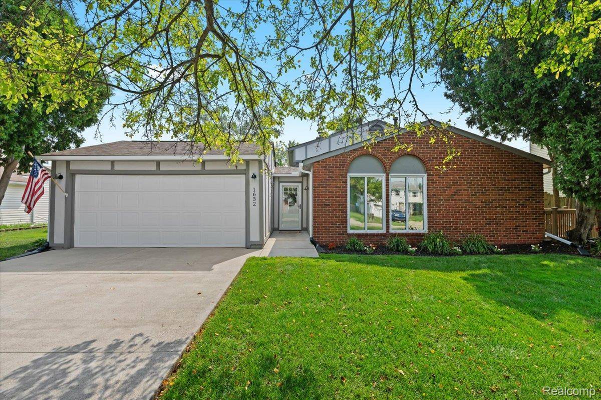 Wixom, MI 48393,1632 Windingway DR