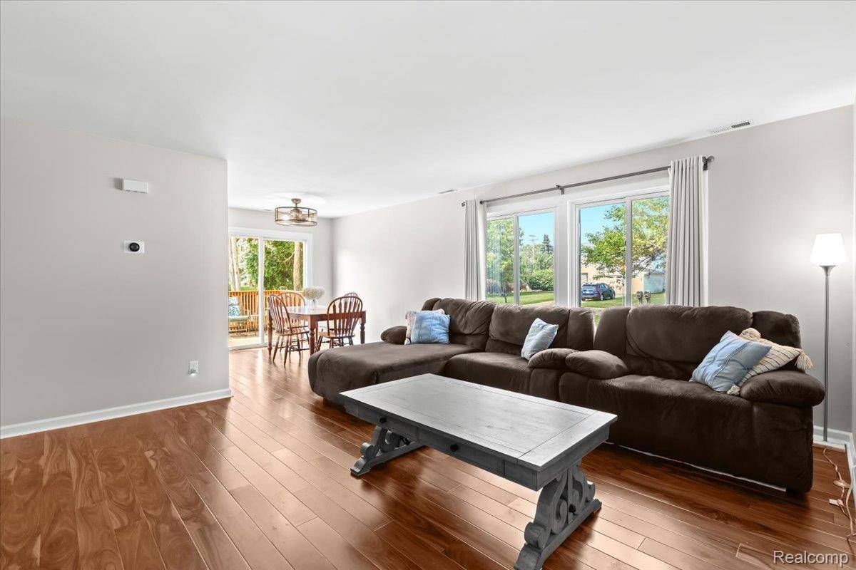 Wixom, MI 48393,1632 Windingway DR