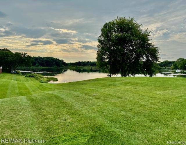 Brighton, MI 48116,5955 Alan DR #60