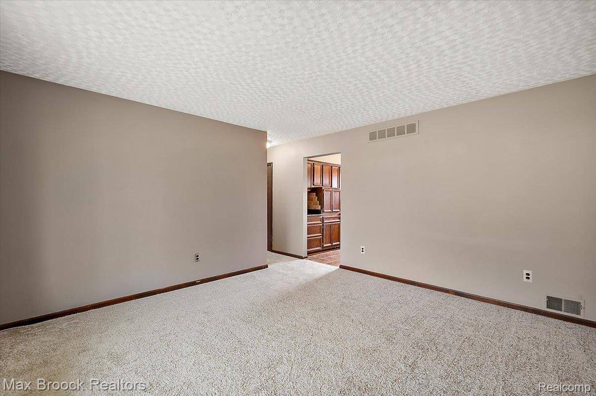 Fraser, MI 48026,18488 Masonic