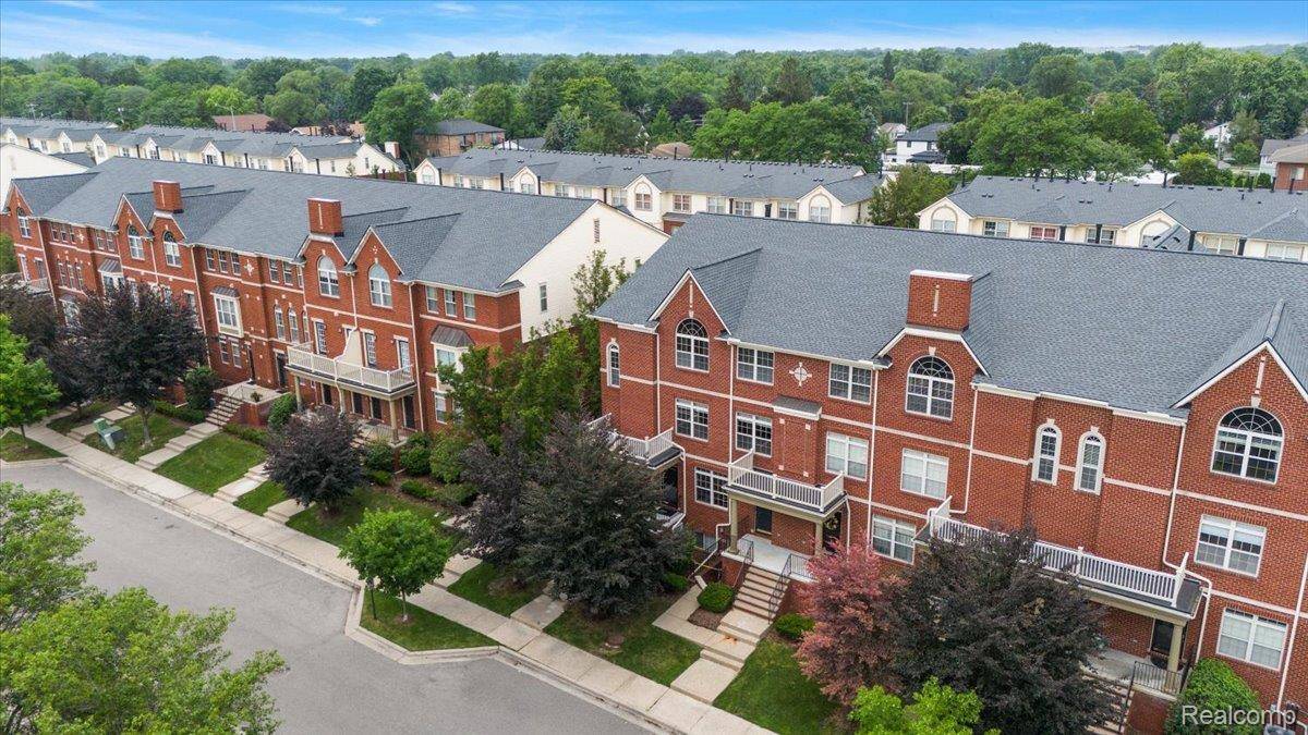 Troy, MI 48084,3103 Camden DR