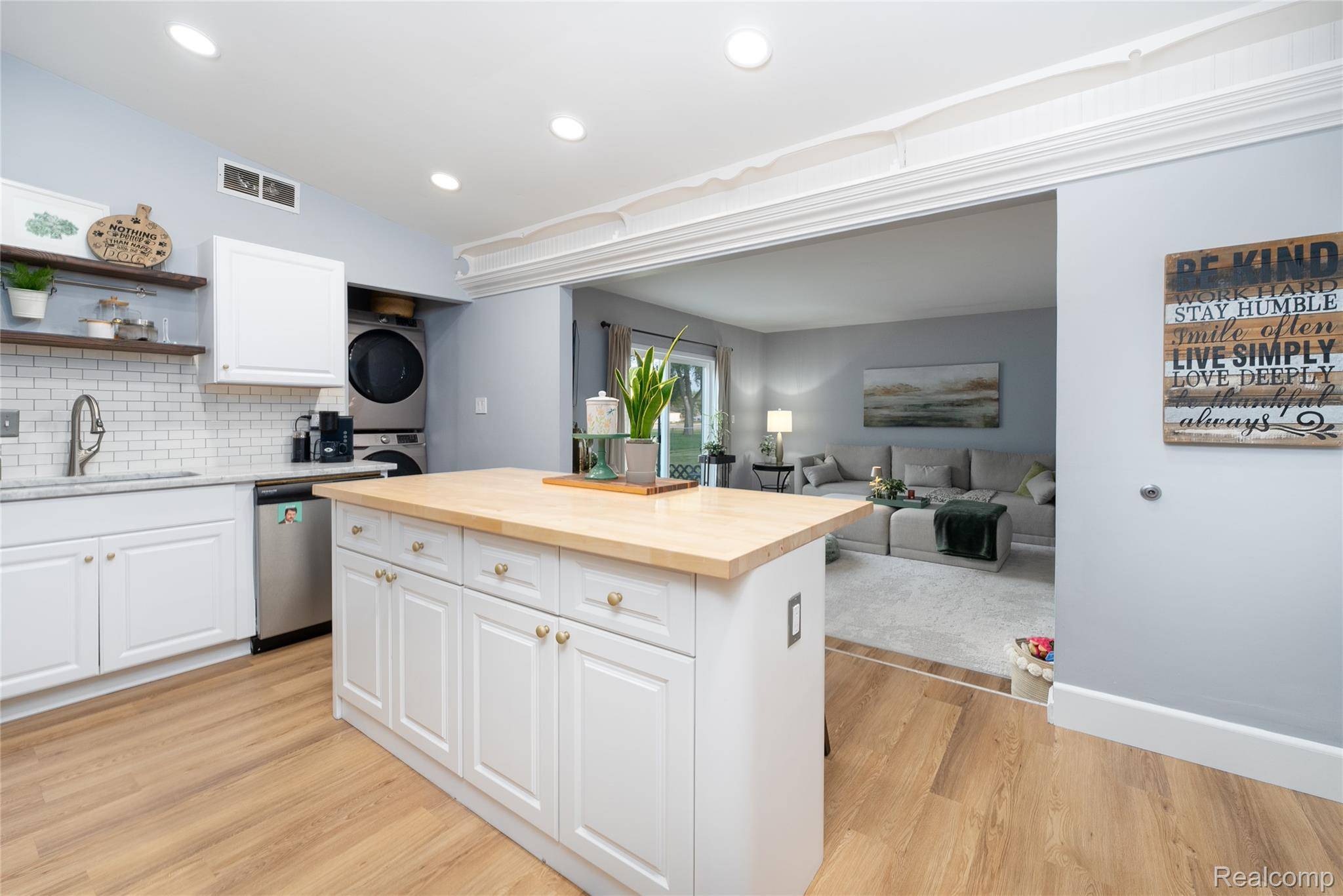 Fraser, MI 48026,17522 Doris