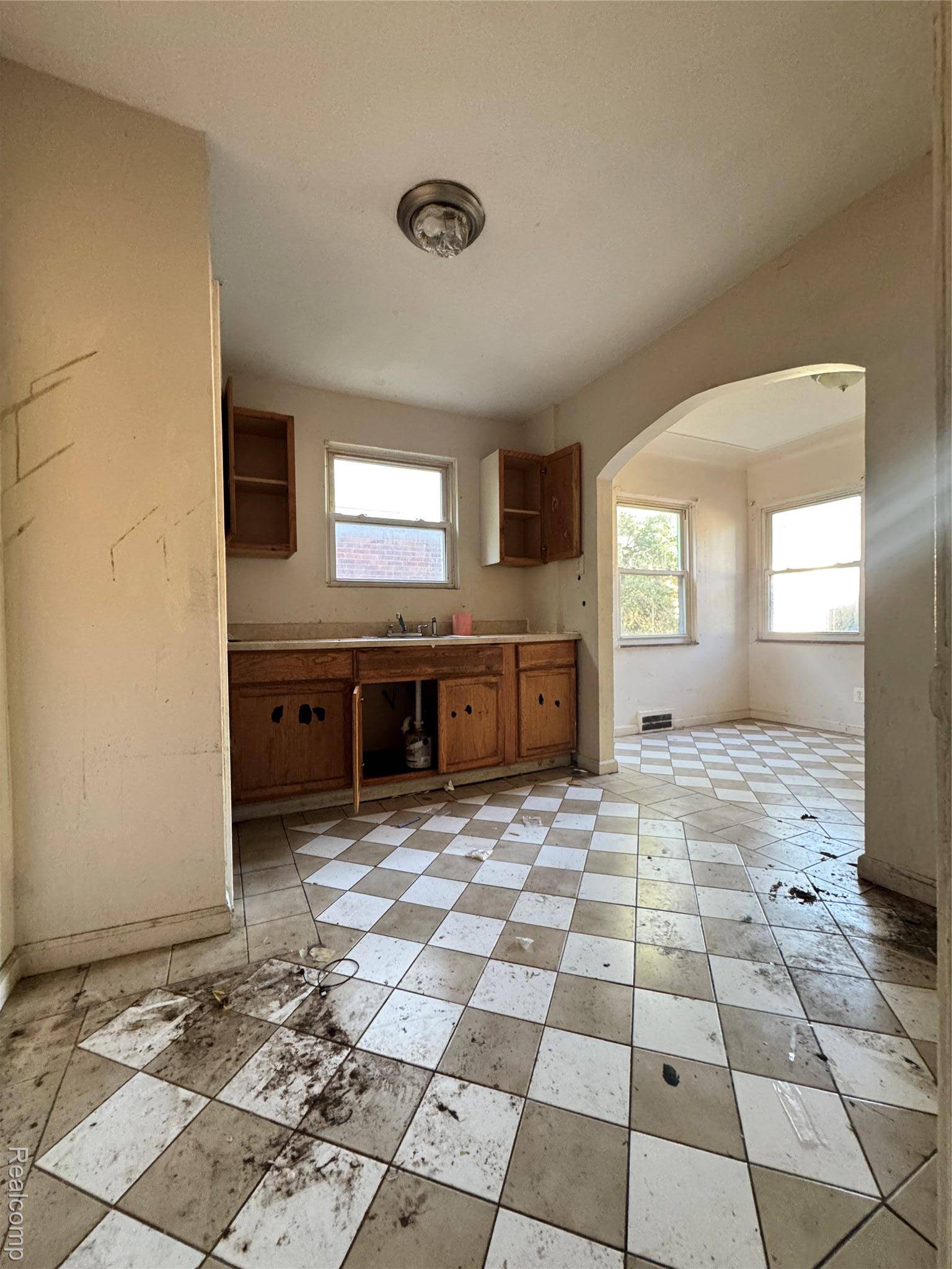 Detroit, MI 48235,16570 Tracey ST