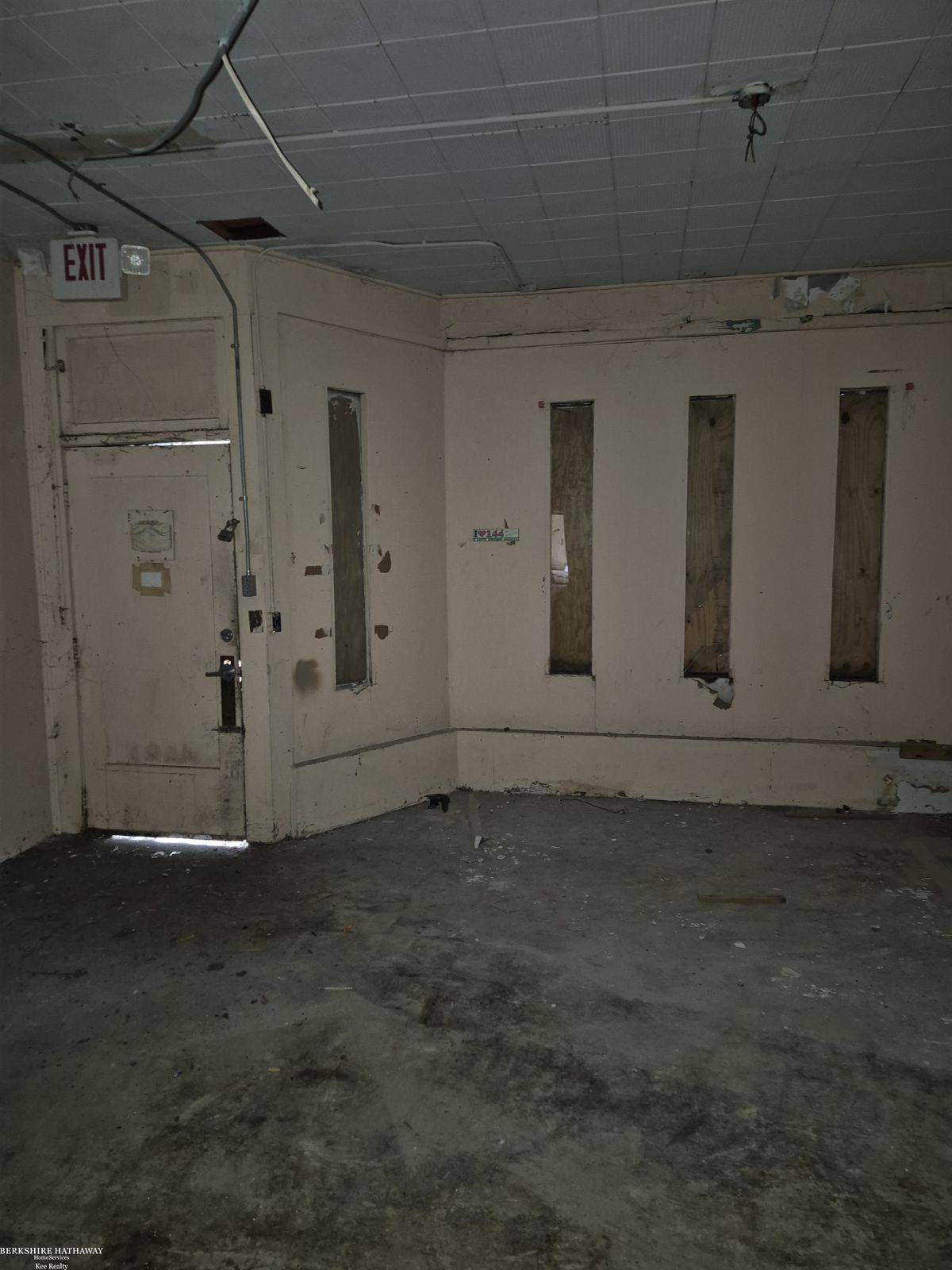 Detroit, MI 48224,16635 Harper AVE