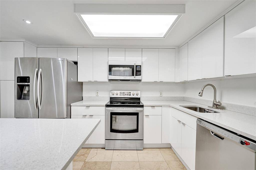 Aventura, FL 33180,3440 NE 192nd St #5B