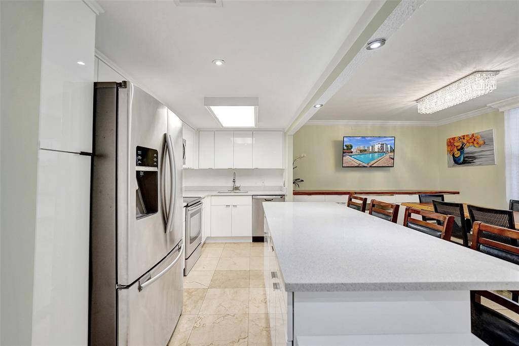 Aventura, FL 33180,3440 NE 192nd St #5B