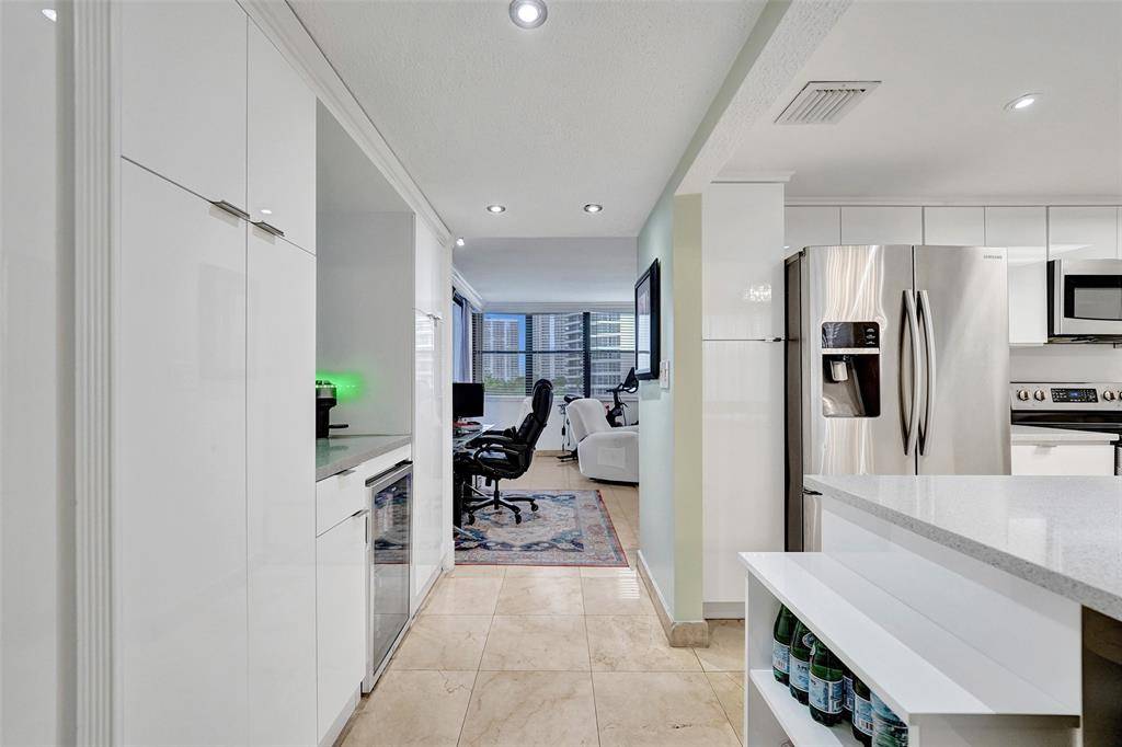 Aventura, FL 33180,3440 NE 192nd St #5B