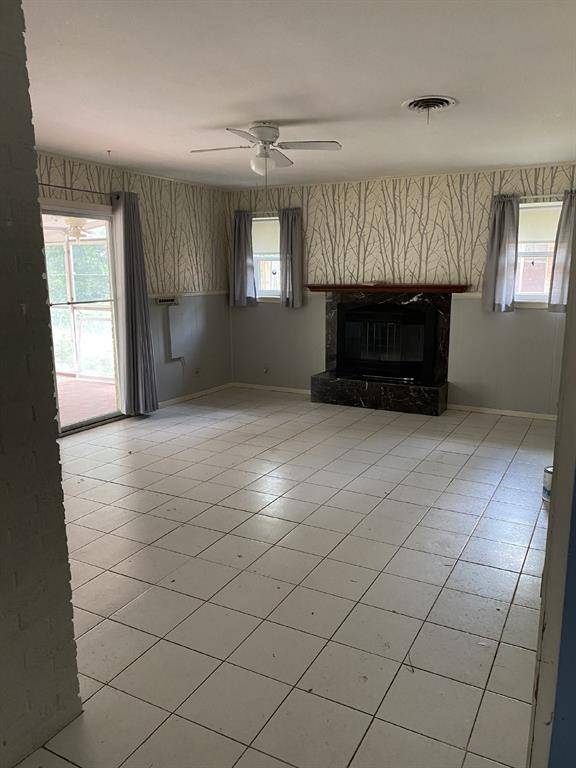 Fort Worth, TX 76112,7004 Meadowbrook Drive