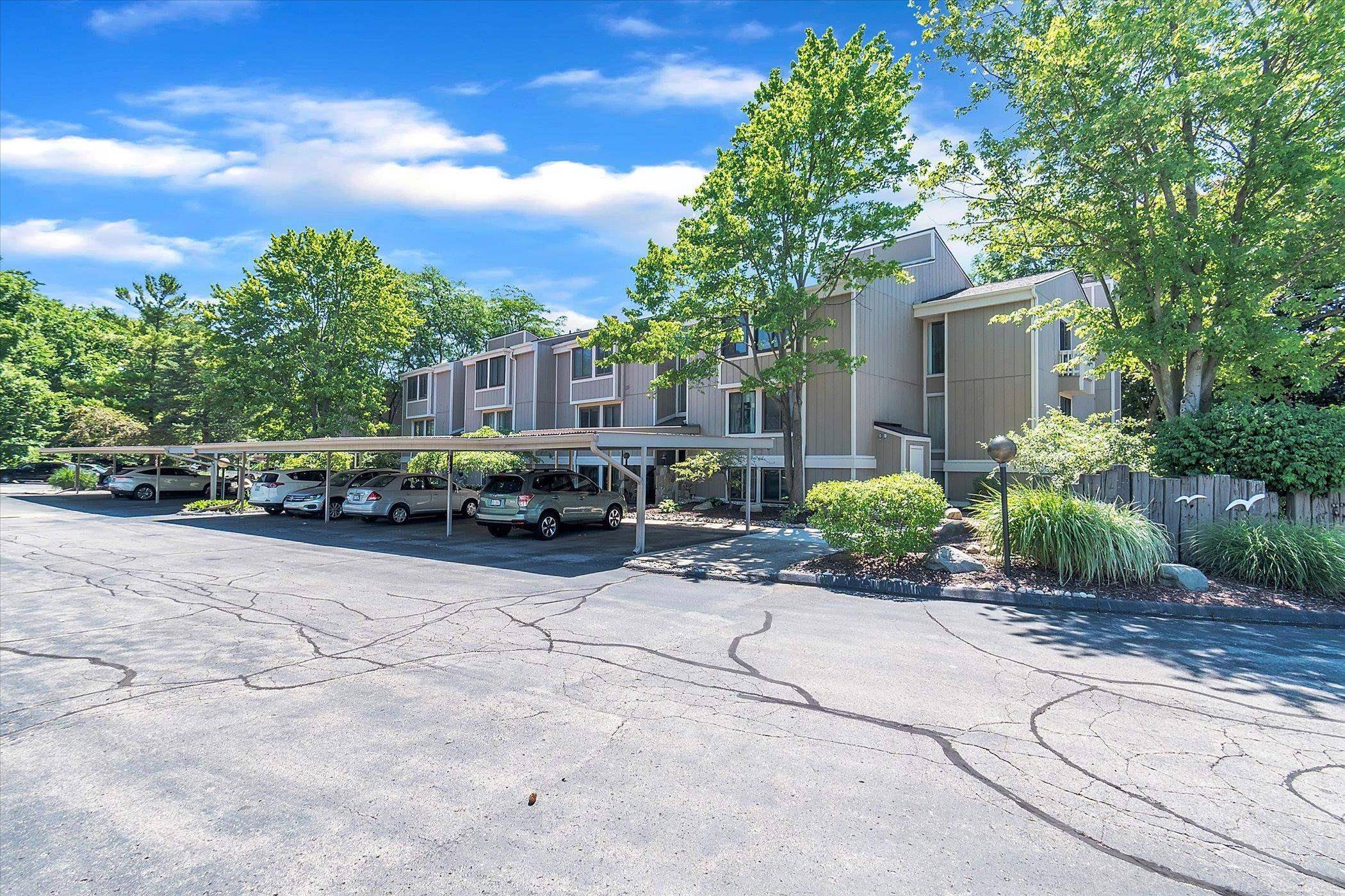 Ypsilanti, MI 48198,1655 Cliffs Landing