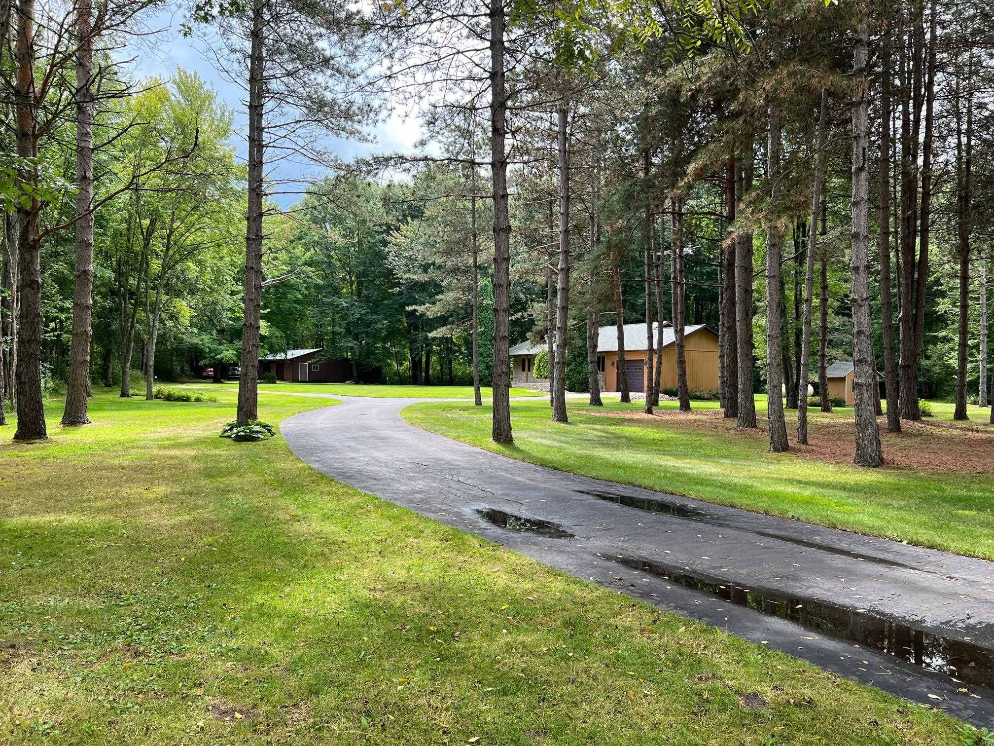 Byron, MI 48418,11423 SILVER LAKE RD