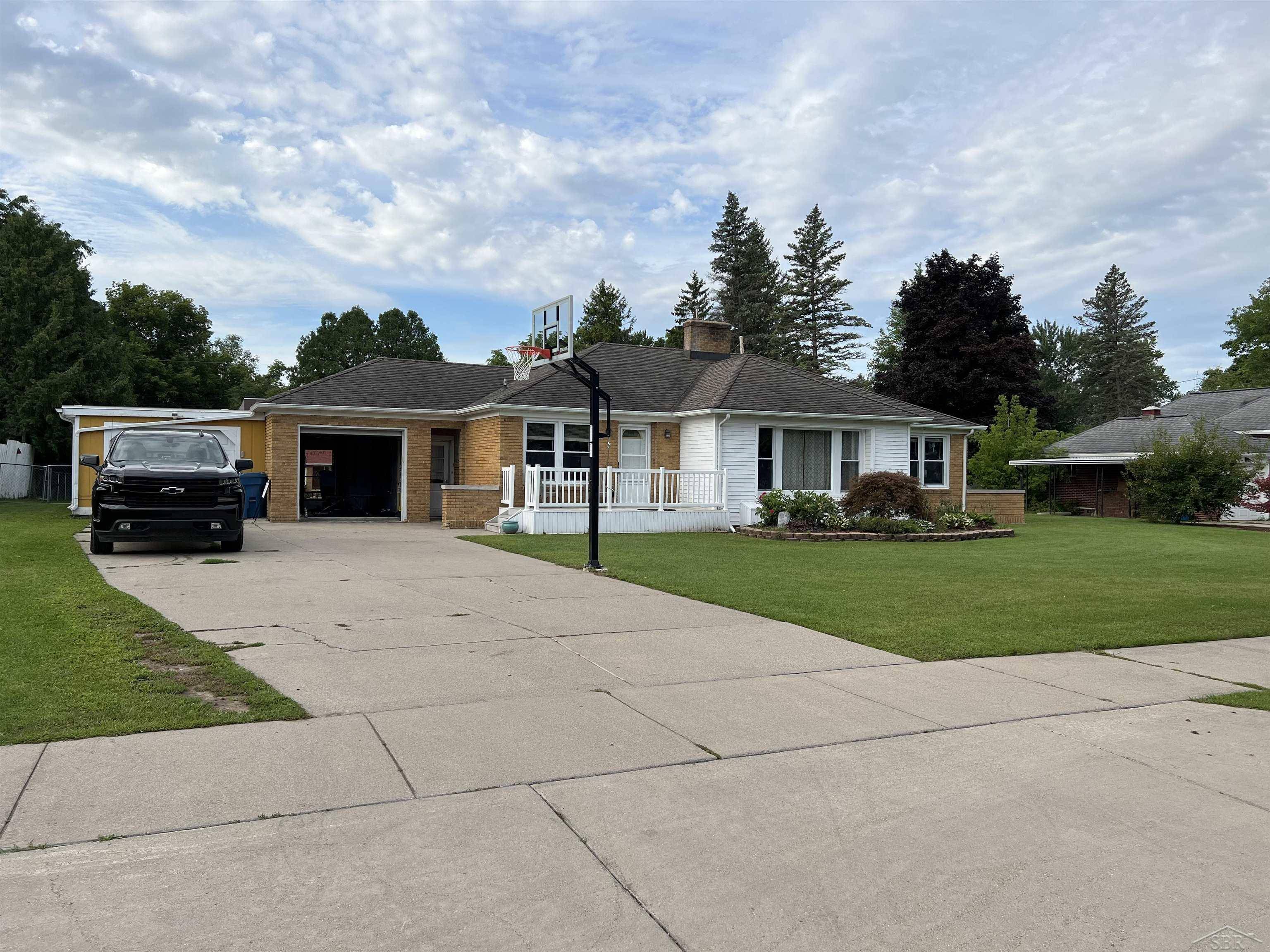 Standish, MI 48658,416 E Orchard St