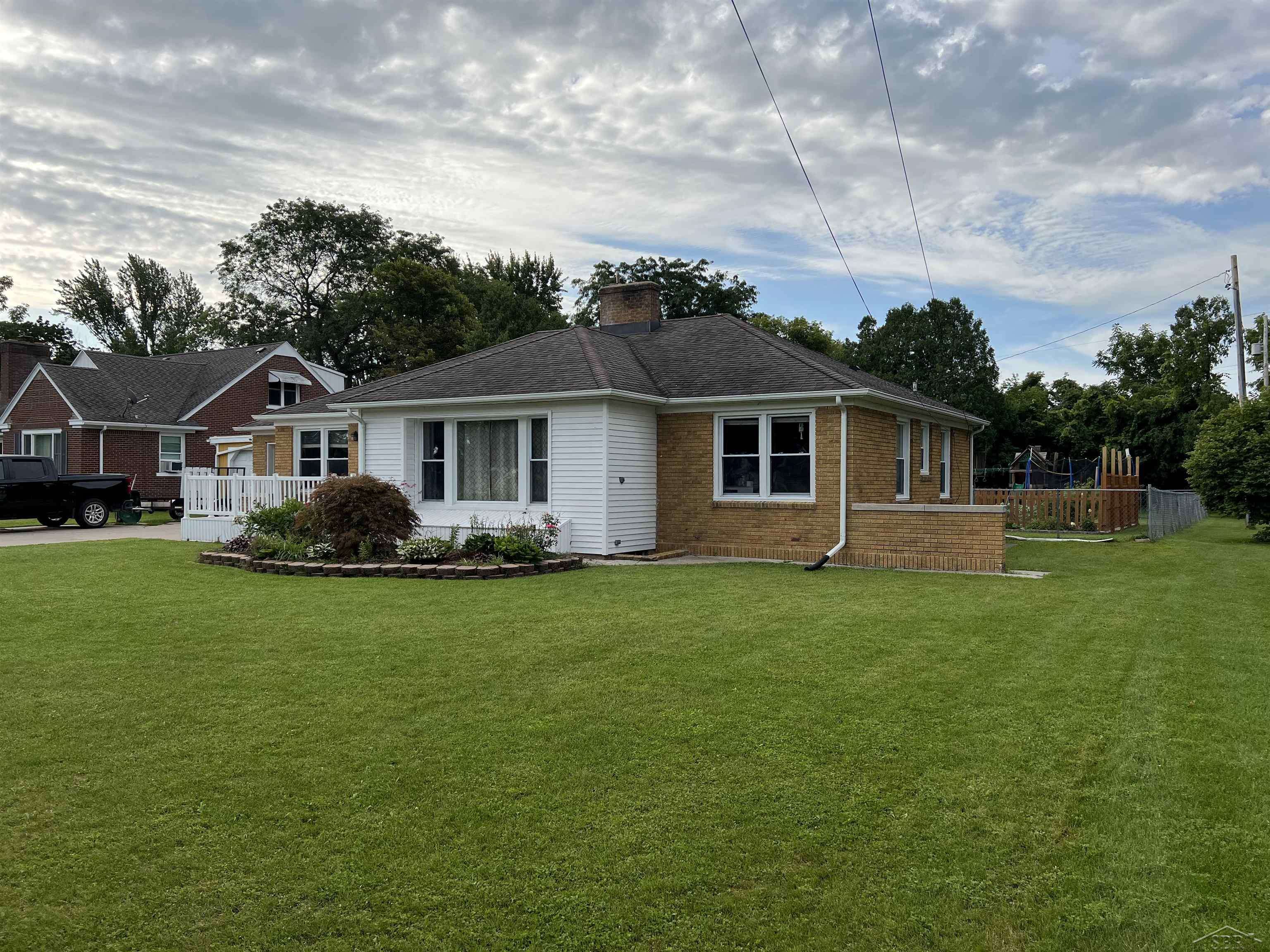 Standish, MI 48658,416 E Orchard St