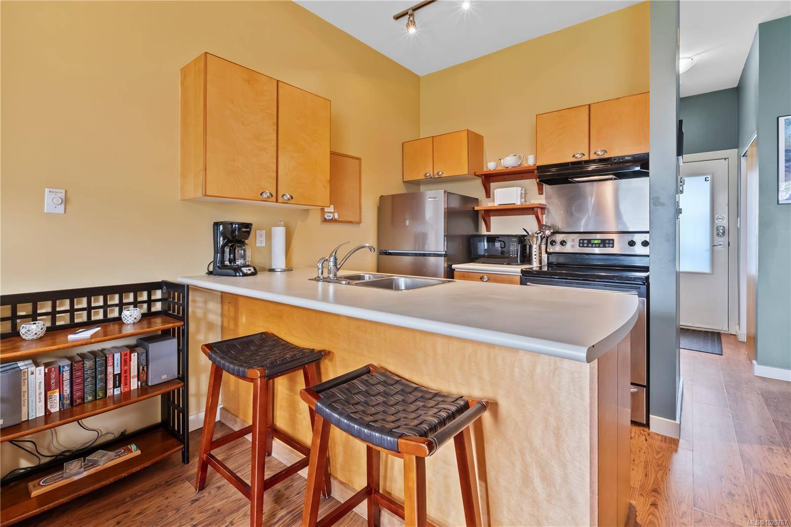 Tofino, BC V0R 2Z0,230 Main St #103