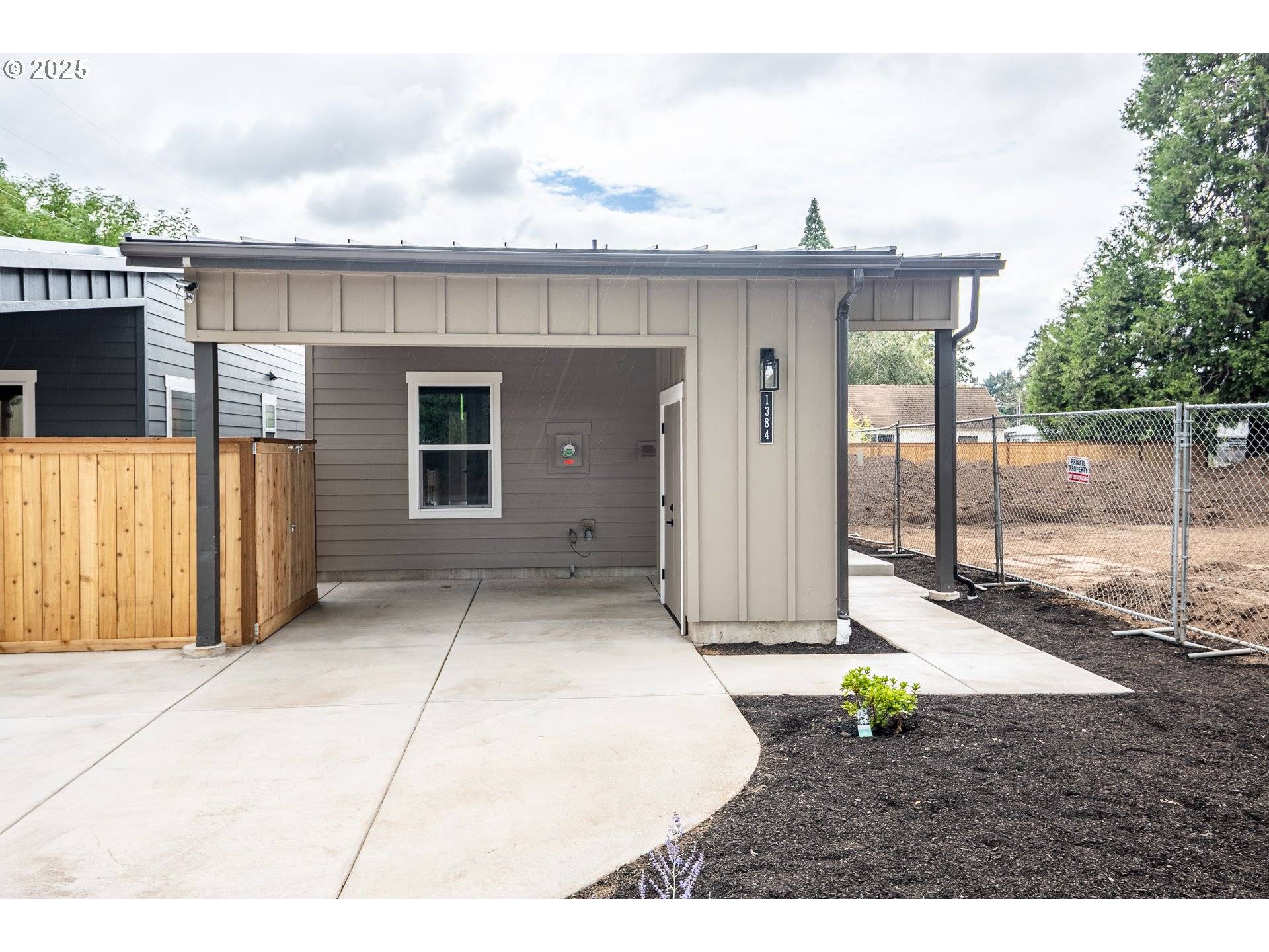 Eugene, OR 97402,1384 Jacobs Dr