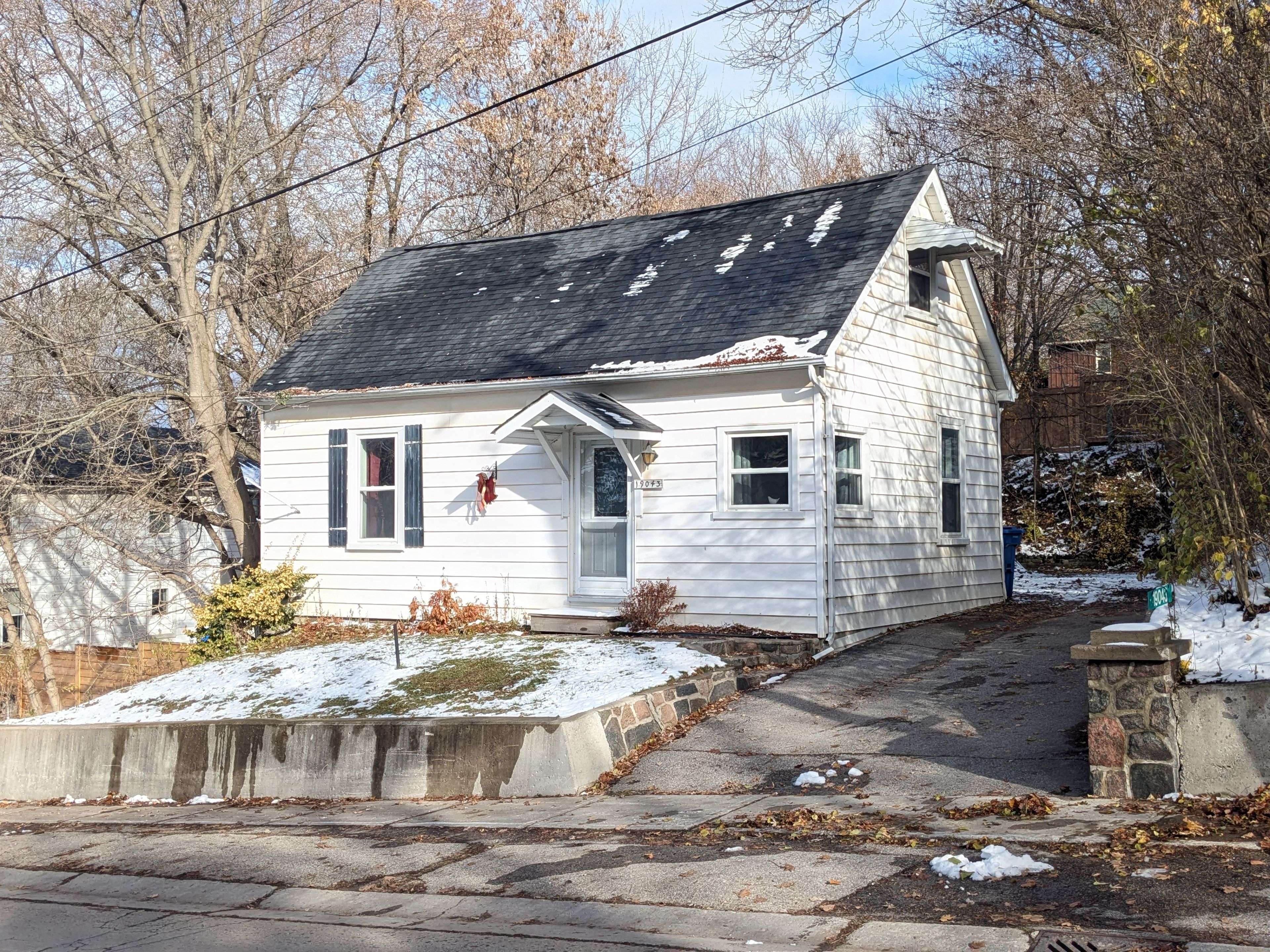 East Gwillimbury, ON L0G 1M0,19043 Centre ST