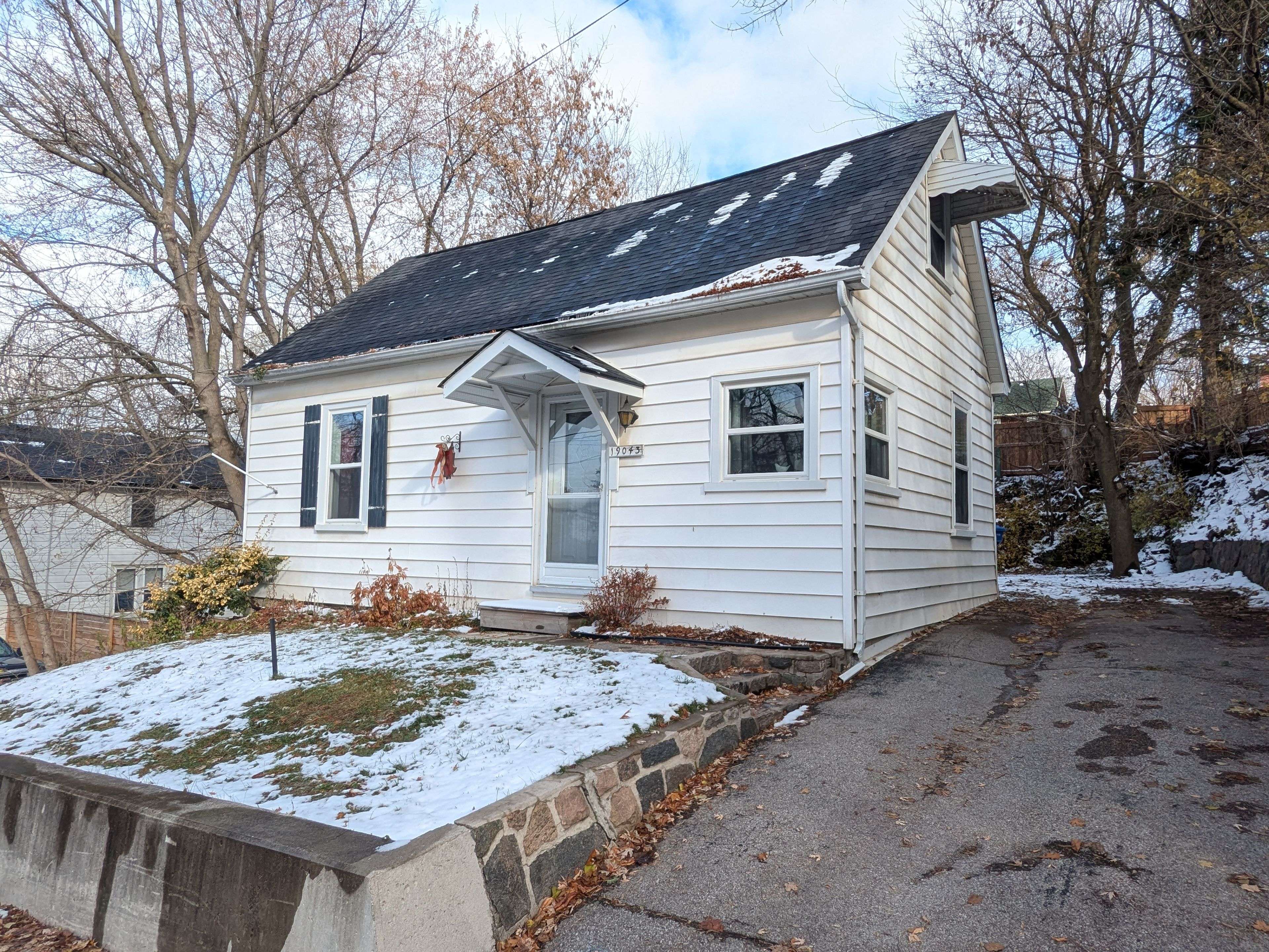 East Gwillimbury, ON L0G 1M0,19043 Centre ST