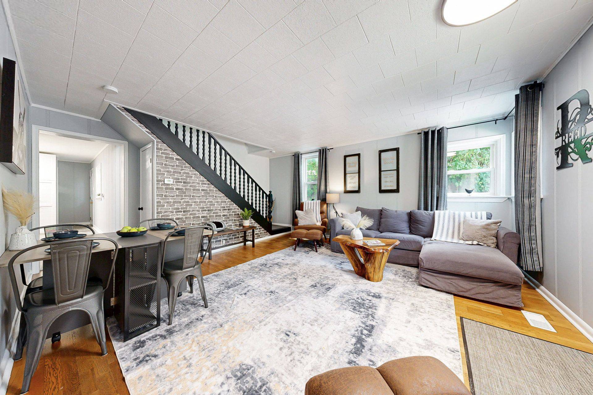 East Gwillimbury, ON L0G 1M0,19043 Centre ST