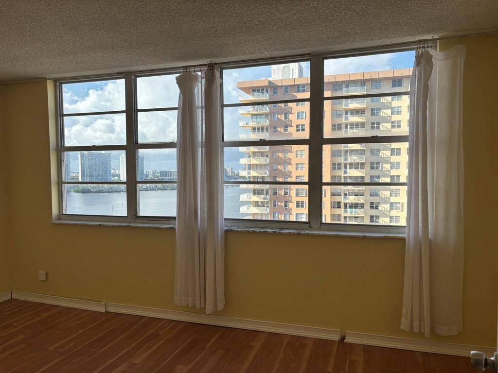 Sunny Isles Beach, FL 33160,250 174th St #1710