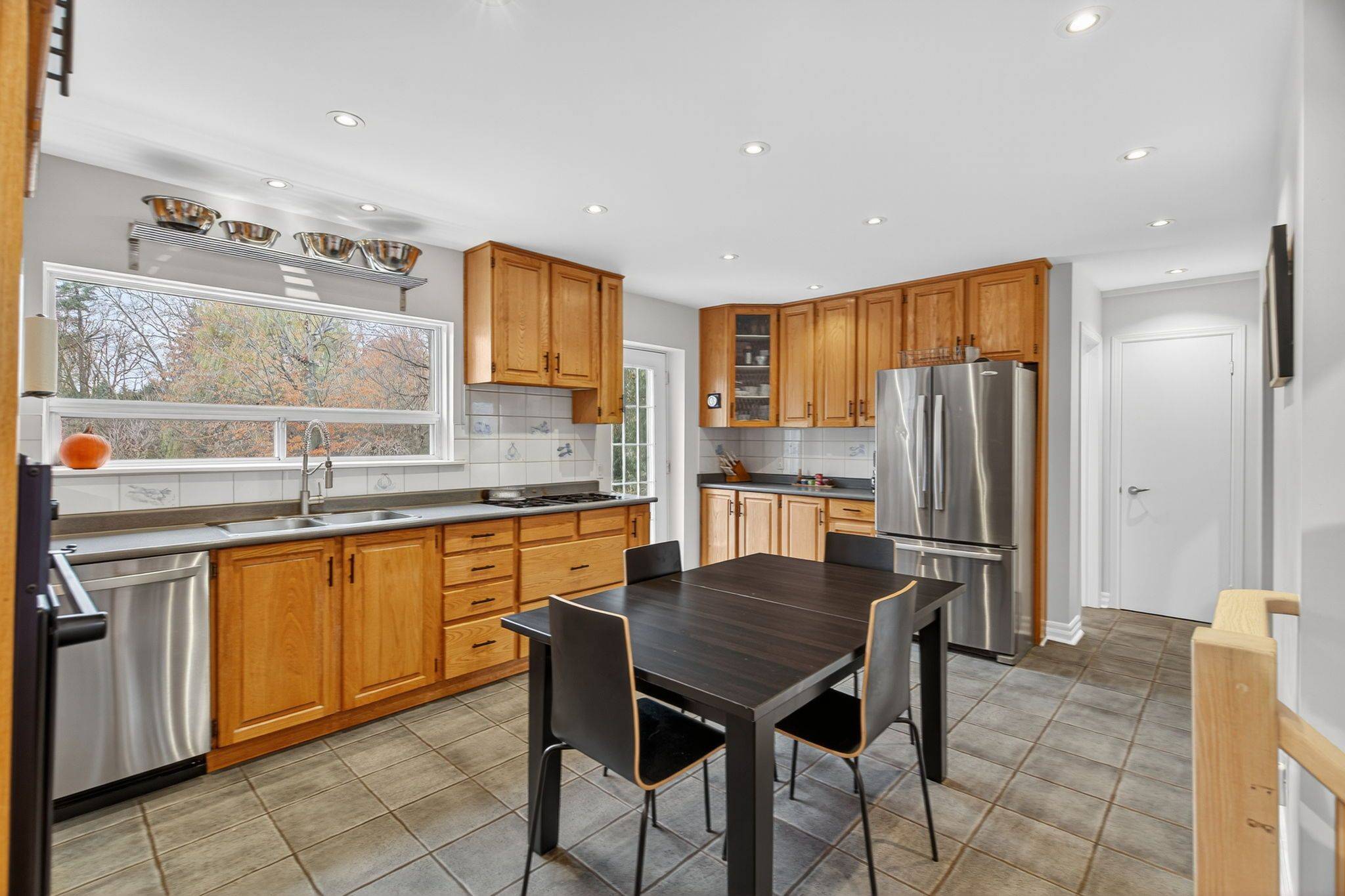 Richmond Hill, ON L4C 3X1,72 Walmer RD