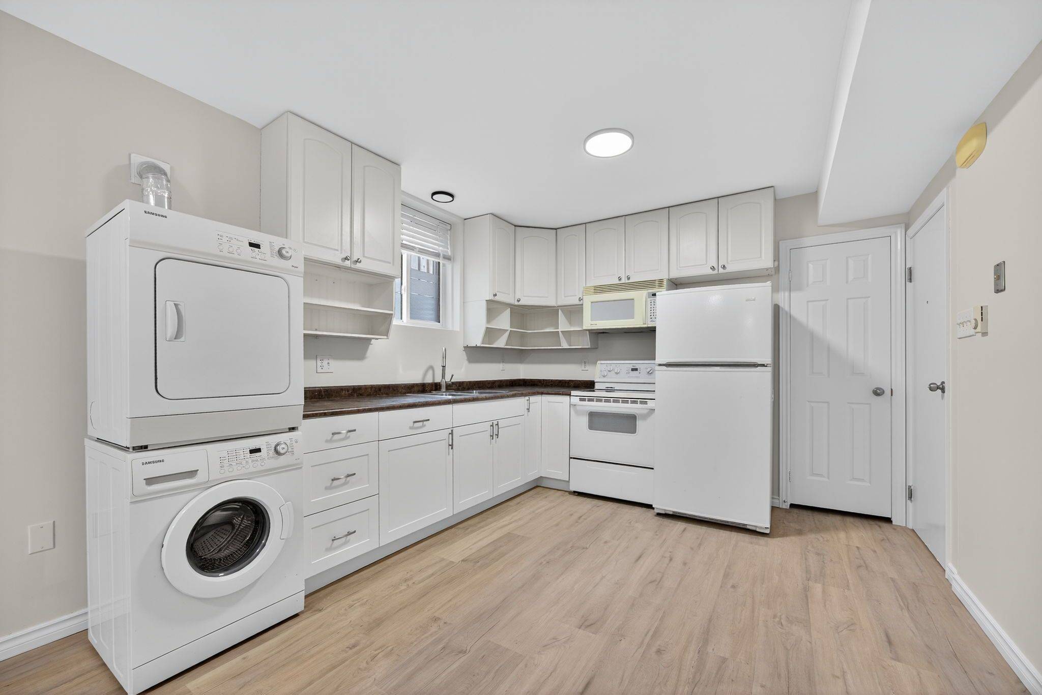 Barrie, ON L4N 0R3,158 Pringle DR #Lower