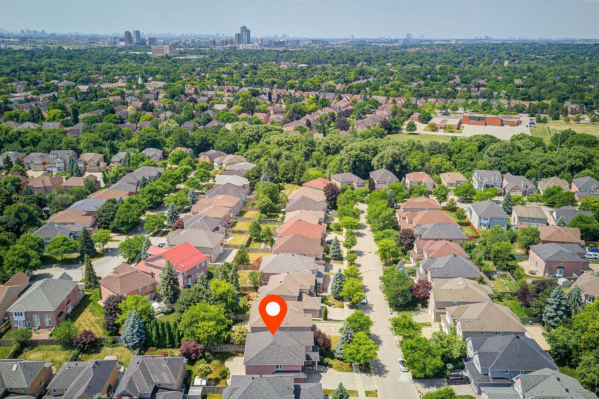 Markham, ON L3P 7S1,3 Burndenford CRES