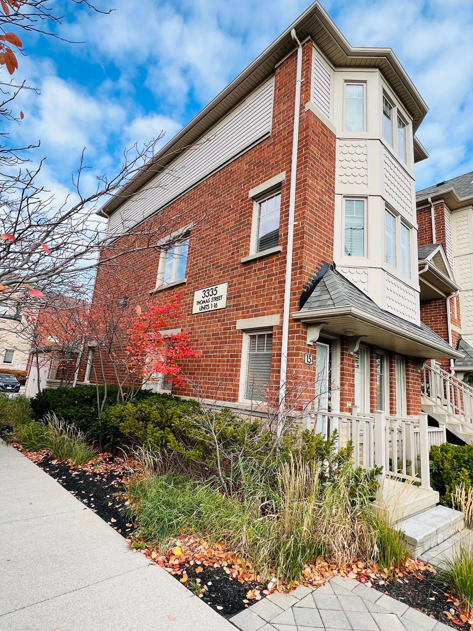 Mississauga, ON L5M 0N7,3335 Thomas ST N #16