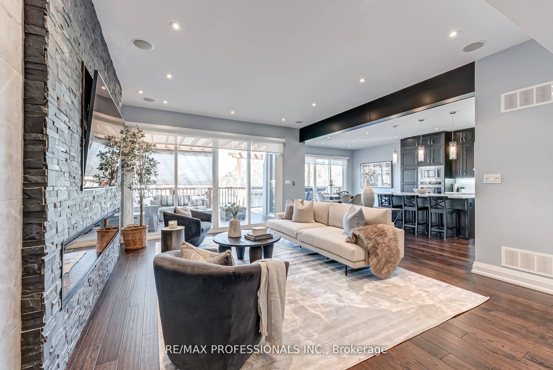 Toronto W03, ON M6M 3G9,372 Silverthorn AVE