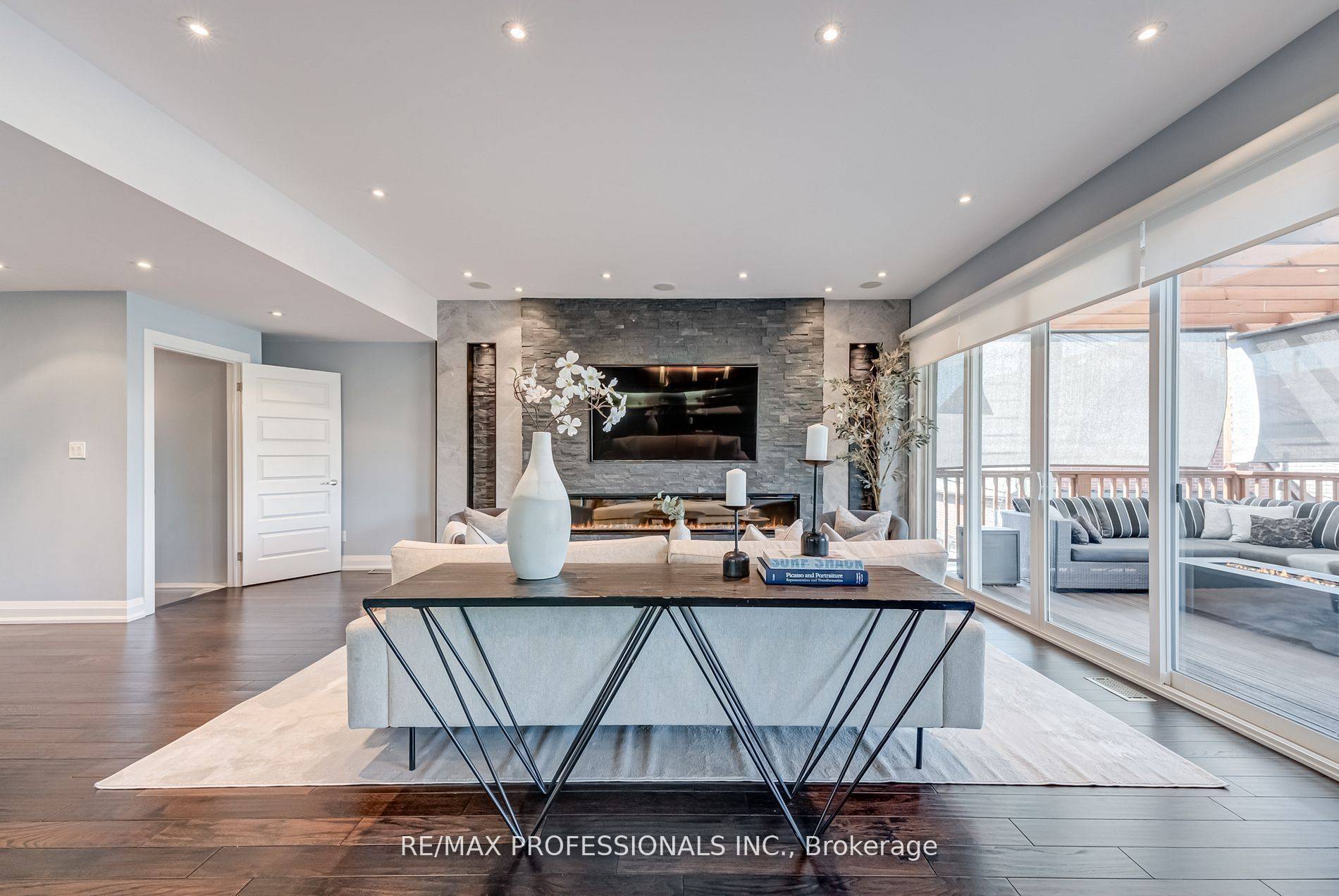 Toronto W03, ON M6M 3G9,372 Silverthorn AVE